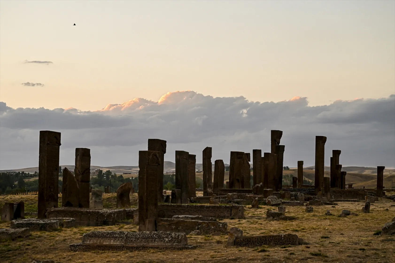 Selçuklu Meydan Mezarlığı zamana meydan okuyor