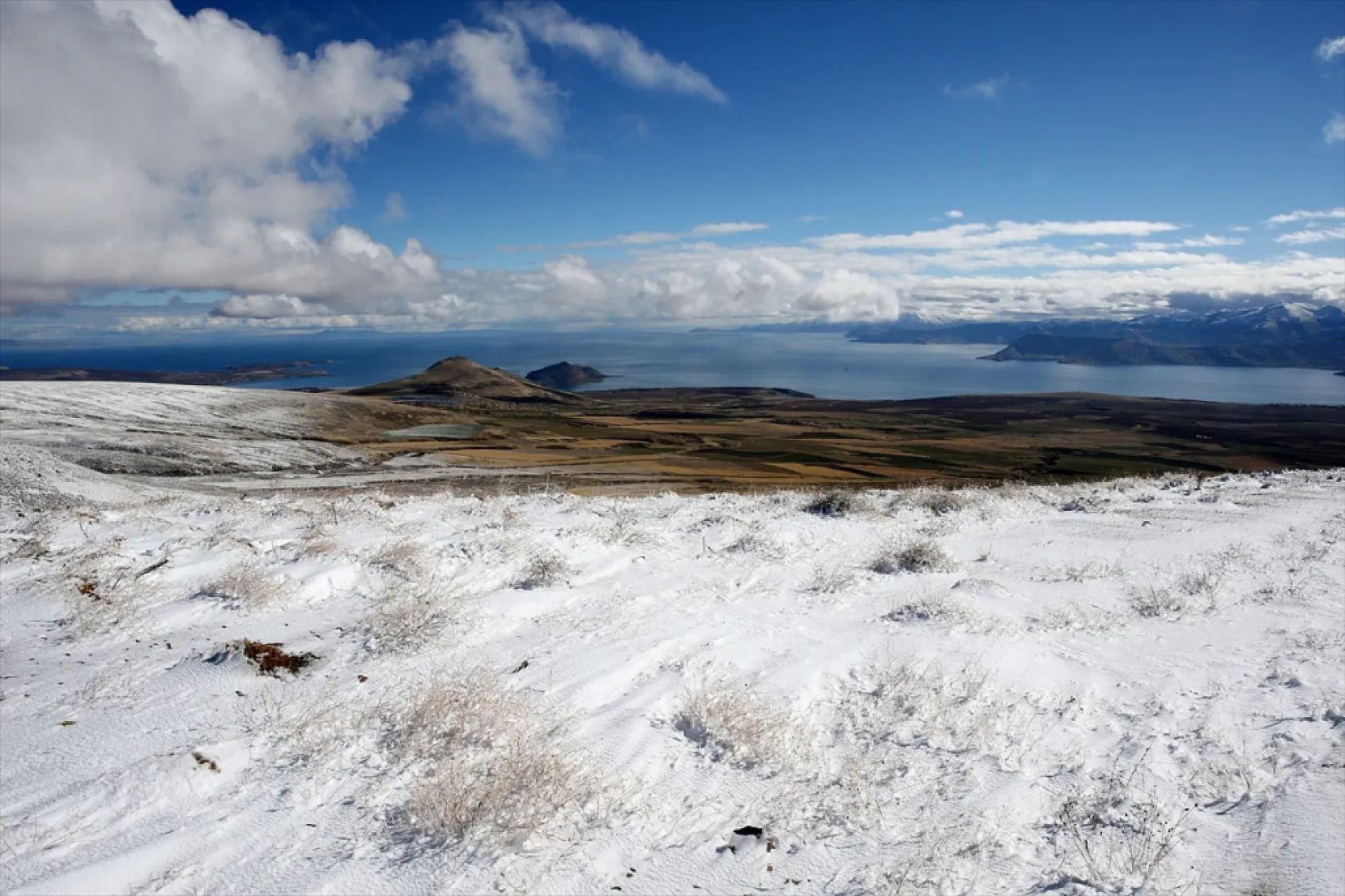 Nemrut Dağı ile yüksek kesimler karla kaplandı