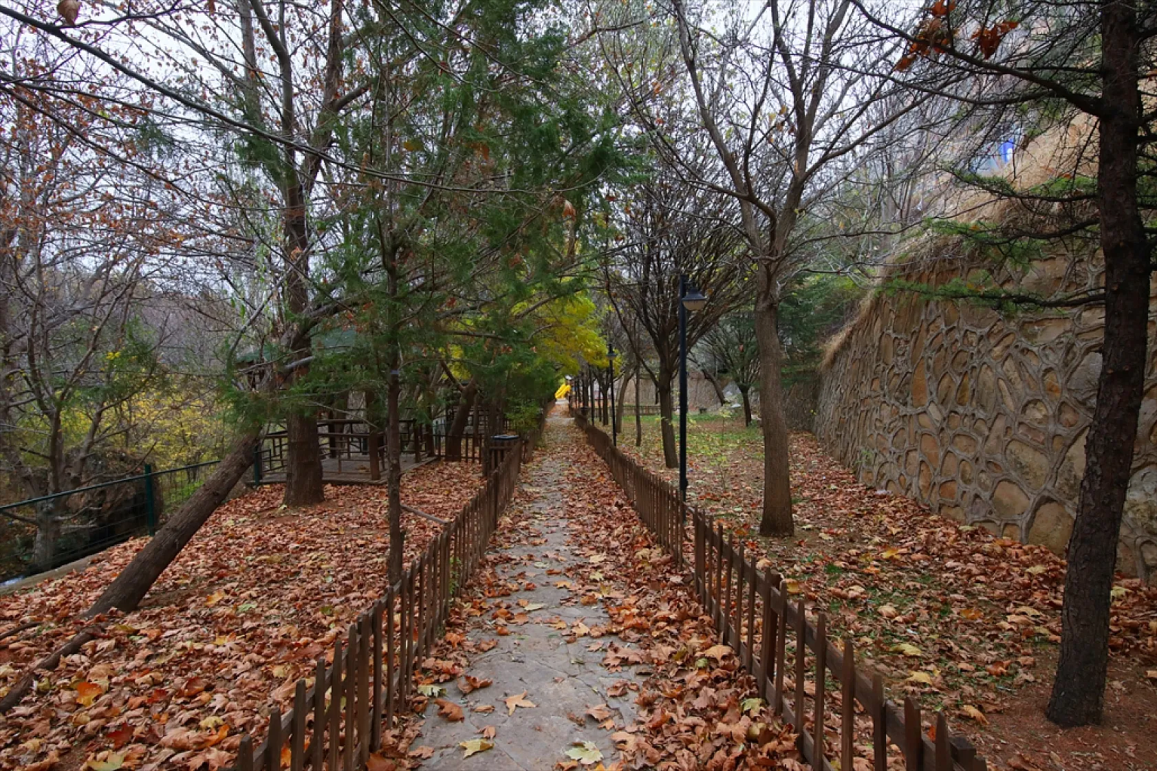 Günpınar Şelalesi sonbahar renklerine büründü