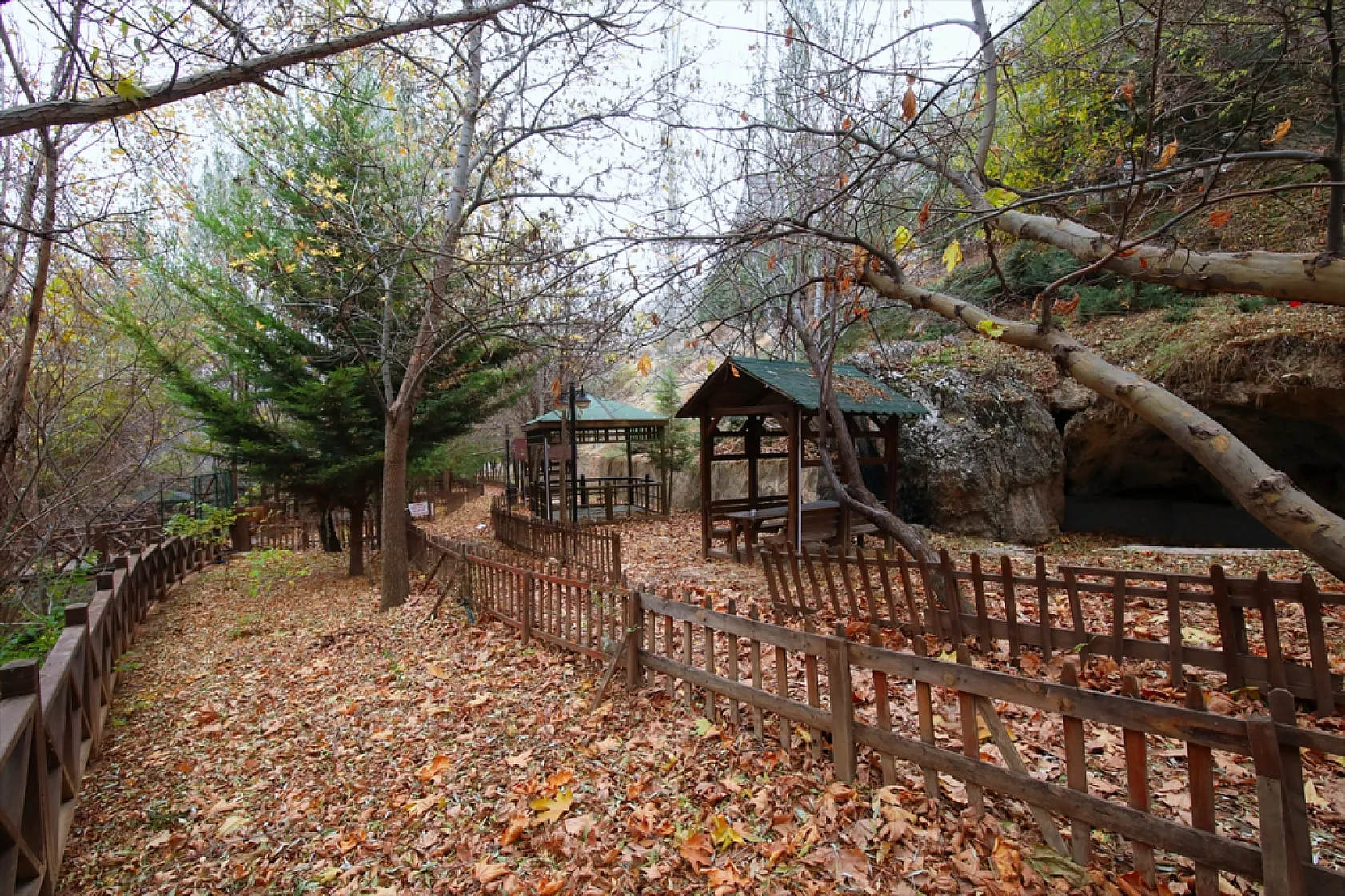 Günpınar Şelalesi sonbahar renklerine büründü