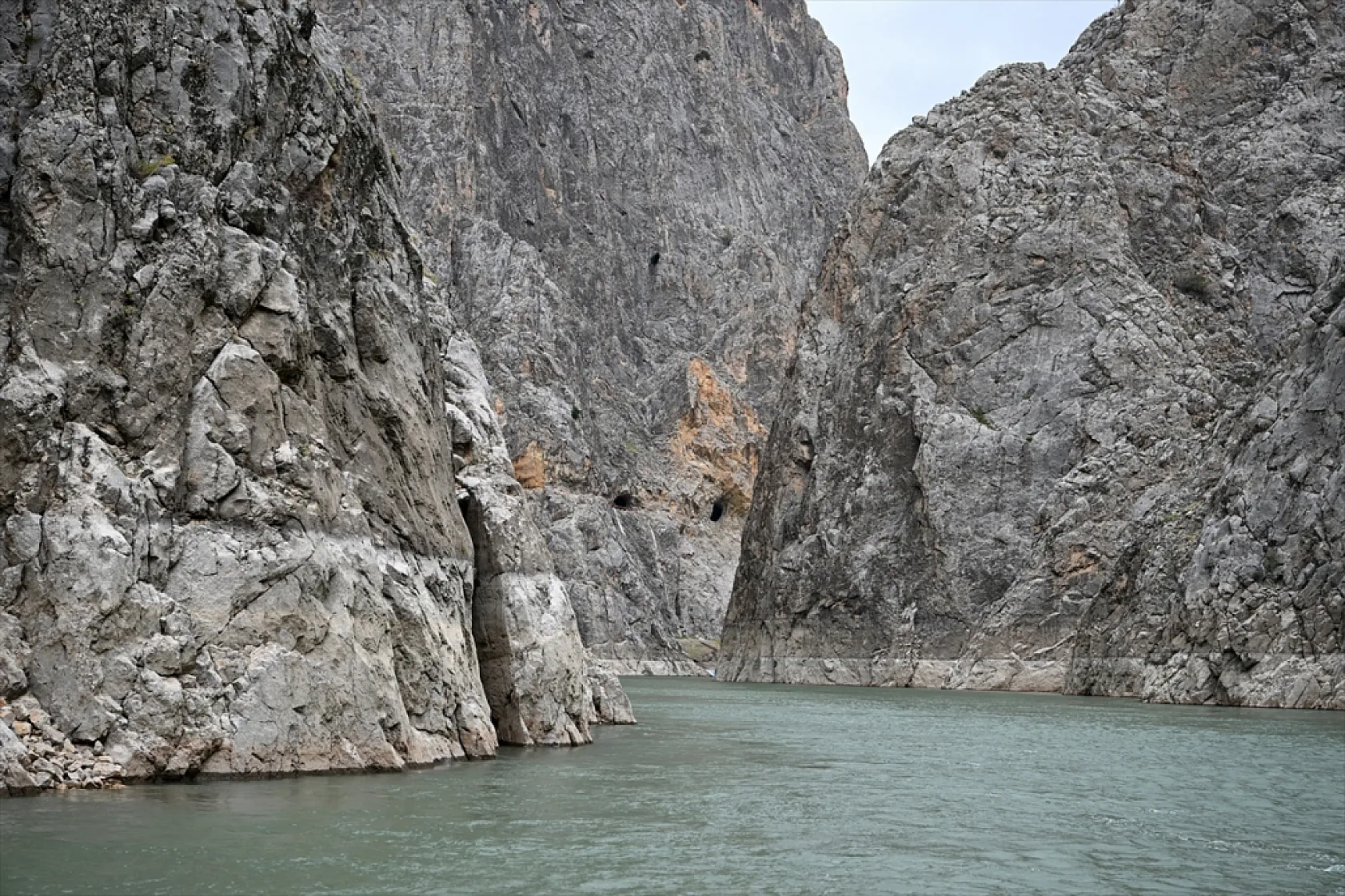 Karanlık Kanyonu ziyaretçilerini büyülüyor