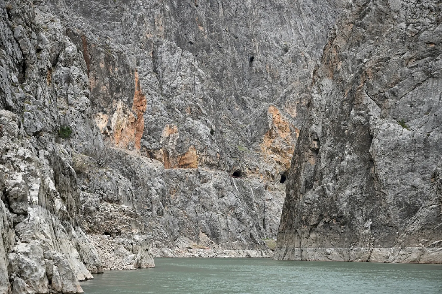 Karanlık Kanyonu ziyaretçilerini büyülüyor