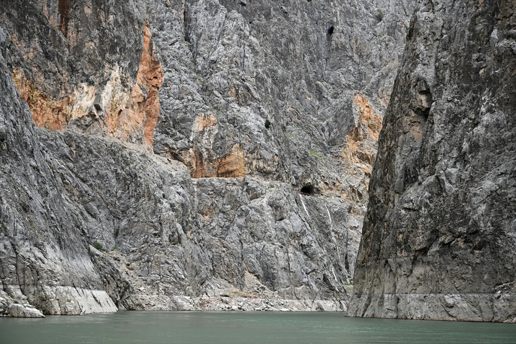 Karanlık Kanyonu ziyaretçilerini büyülüyor
