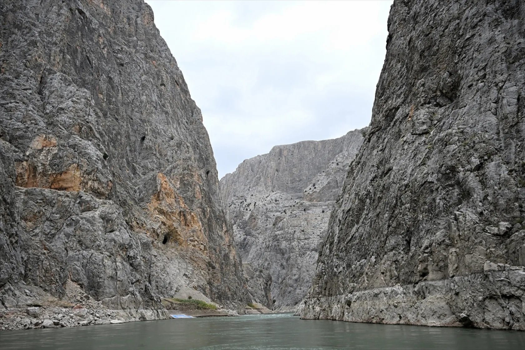 Karanlık Kanyonu ziyaretçilerini büyülüyor