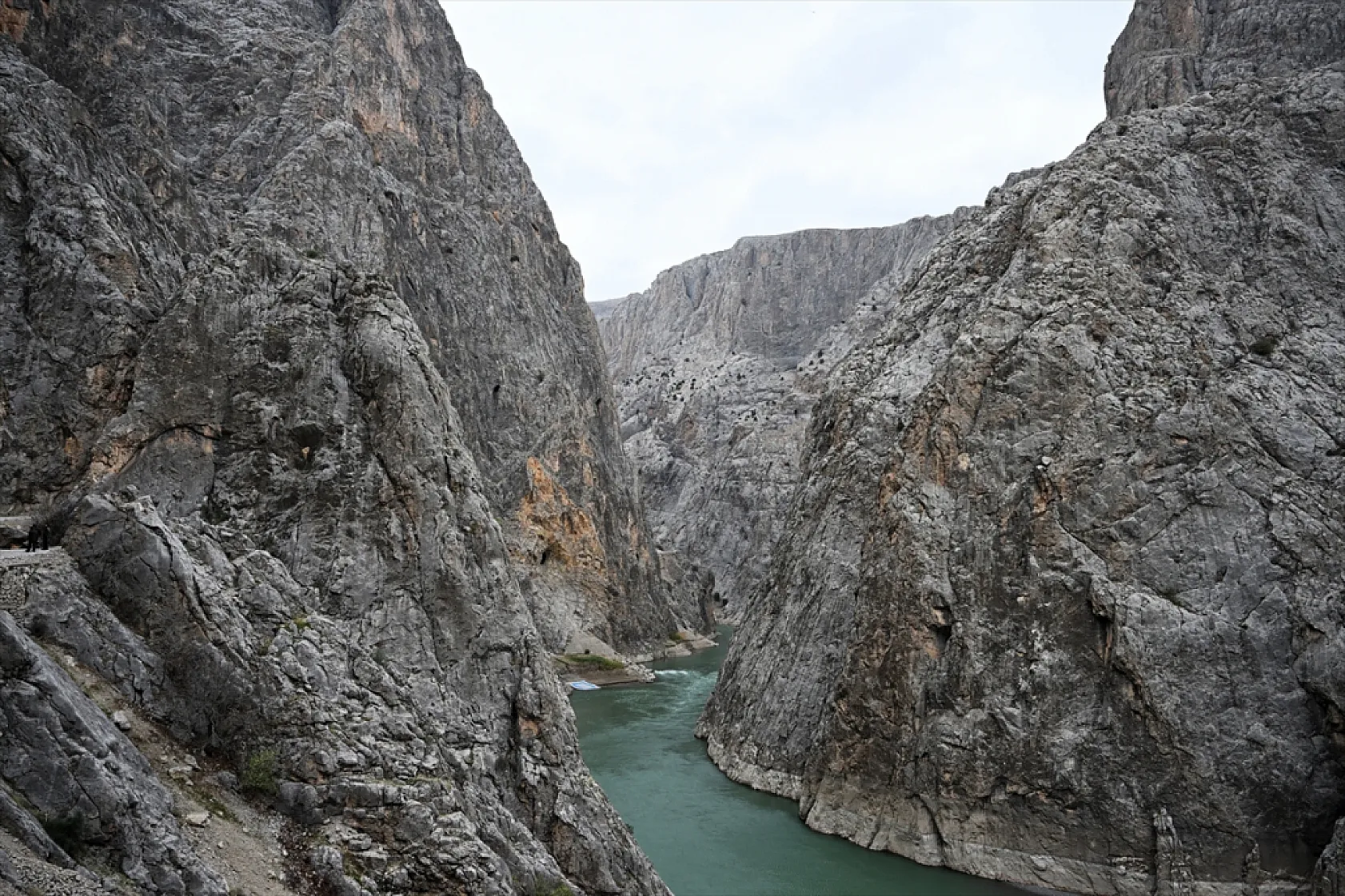 Karanlık Kanyonu ziyaretçilerini büyülüyor
