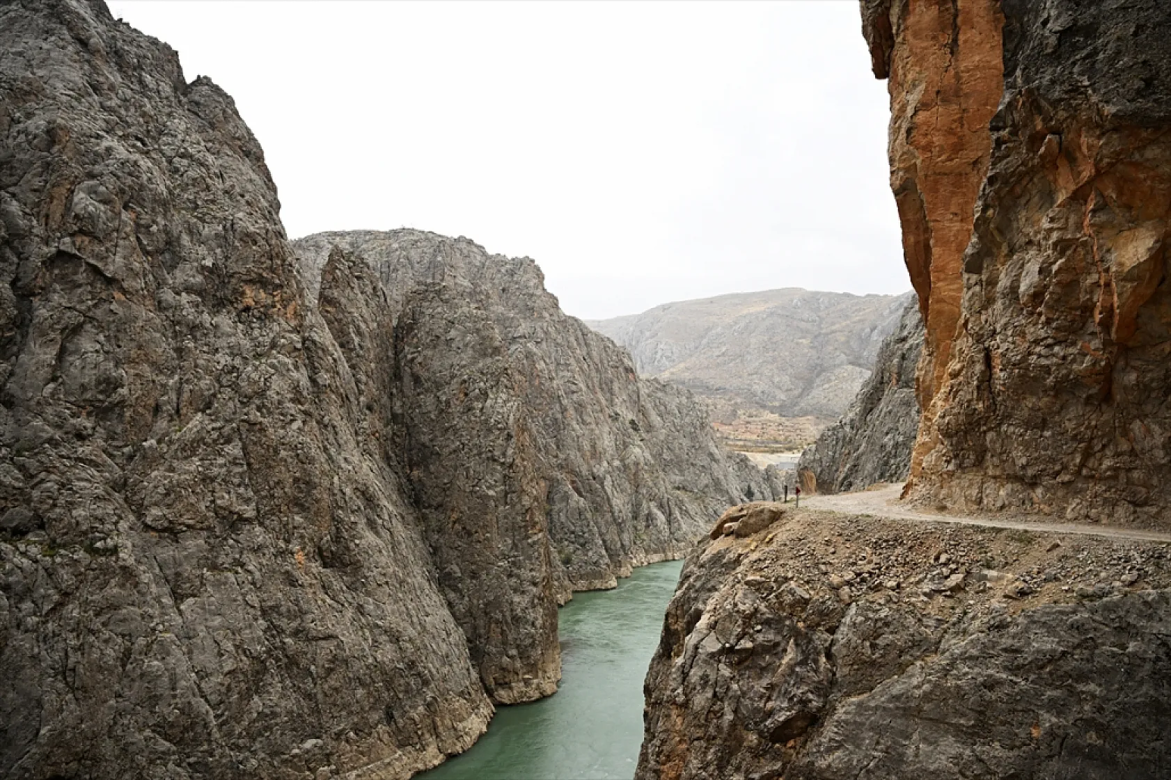 Karanlık Kanyonu ziyaretçilerini büyülüyor