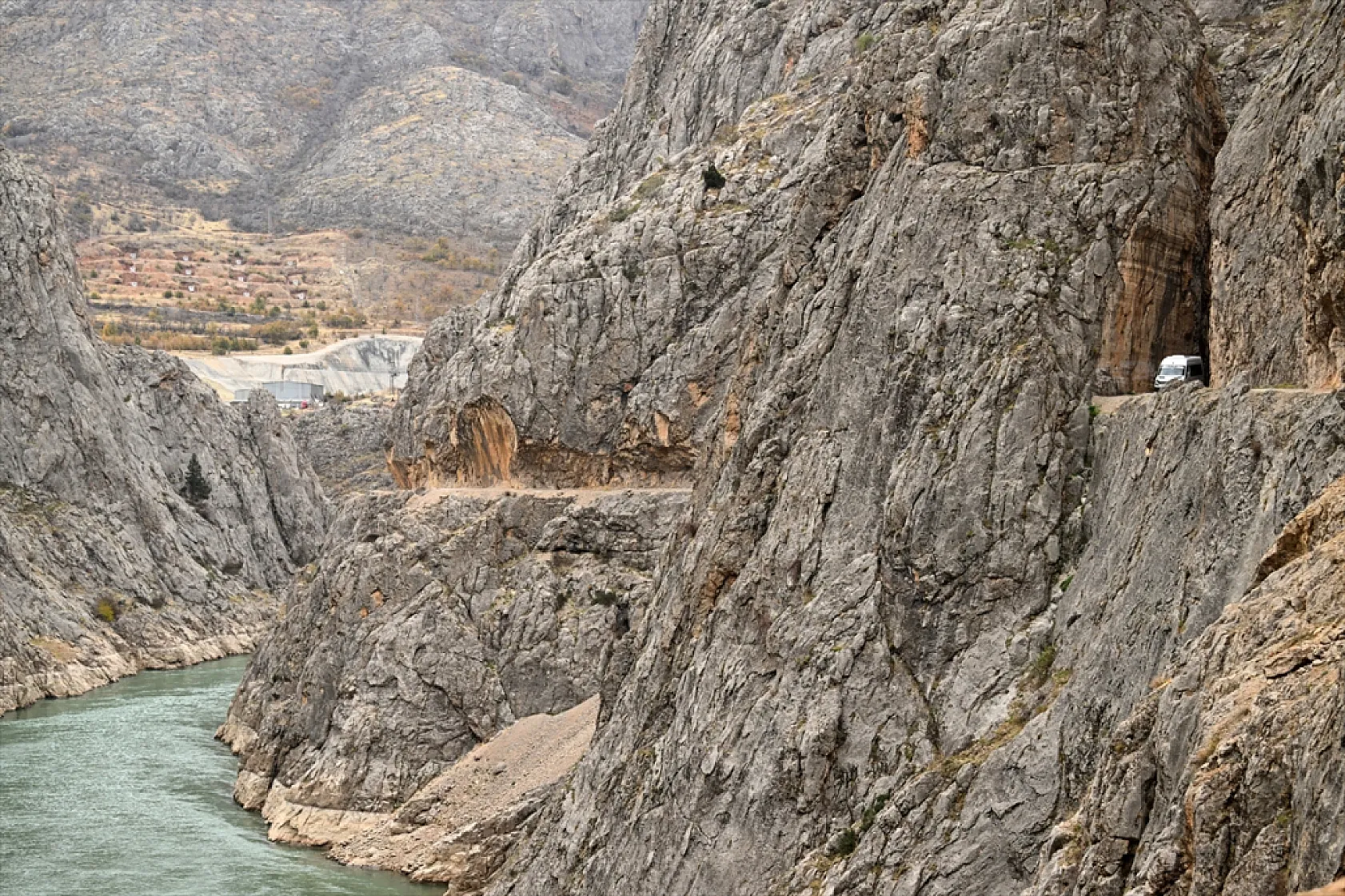 Karanlık Kanyonu ziyaretçilerini büyülüyor