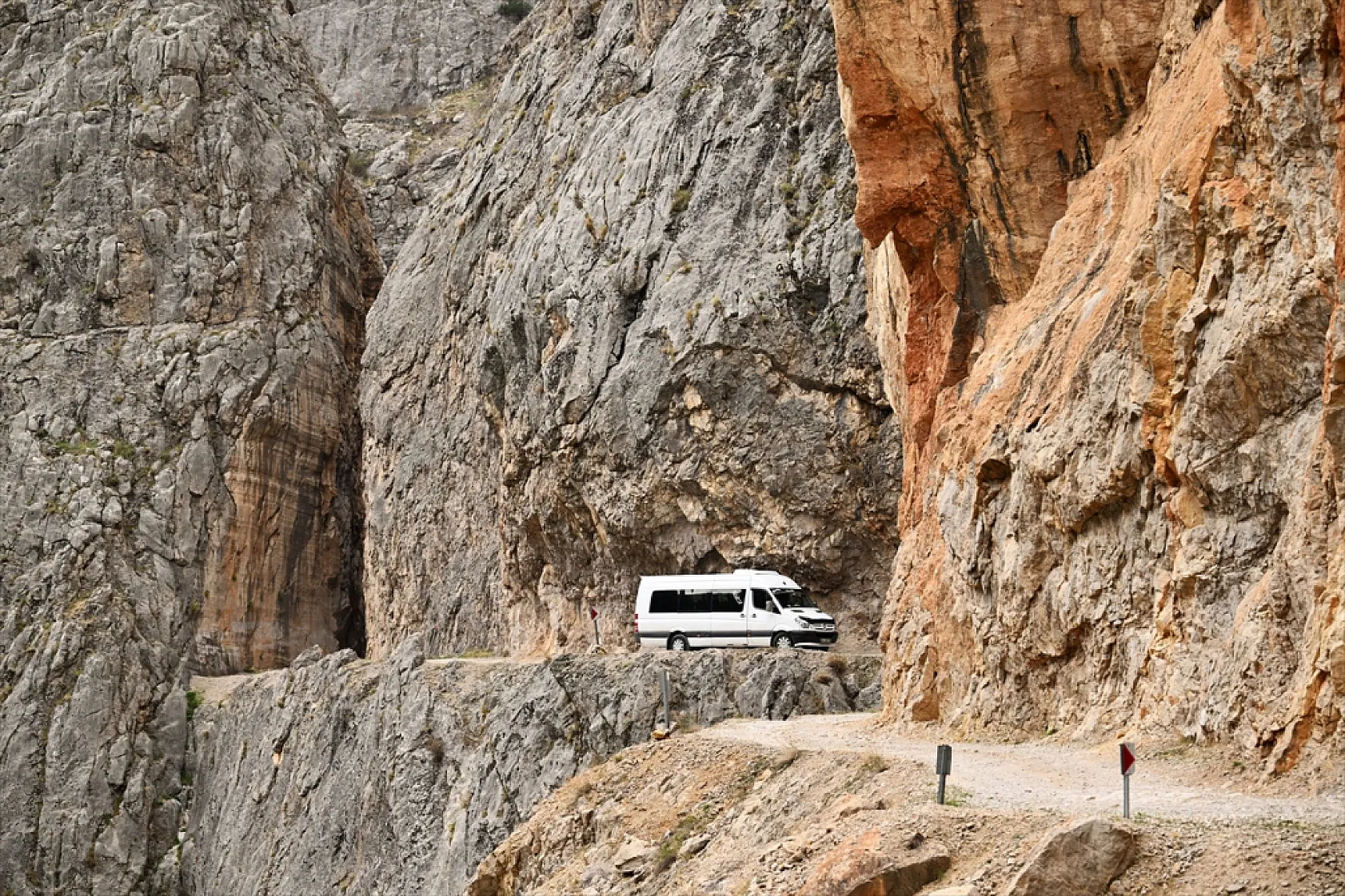 Karanlık Kanyonu ziyaretçilerini büyülüyor