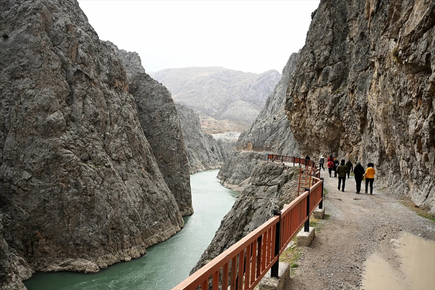 Karanlık Kanyonu ziyaretçilerini büyülüyor