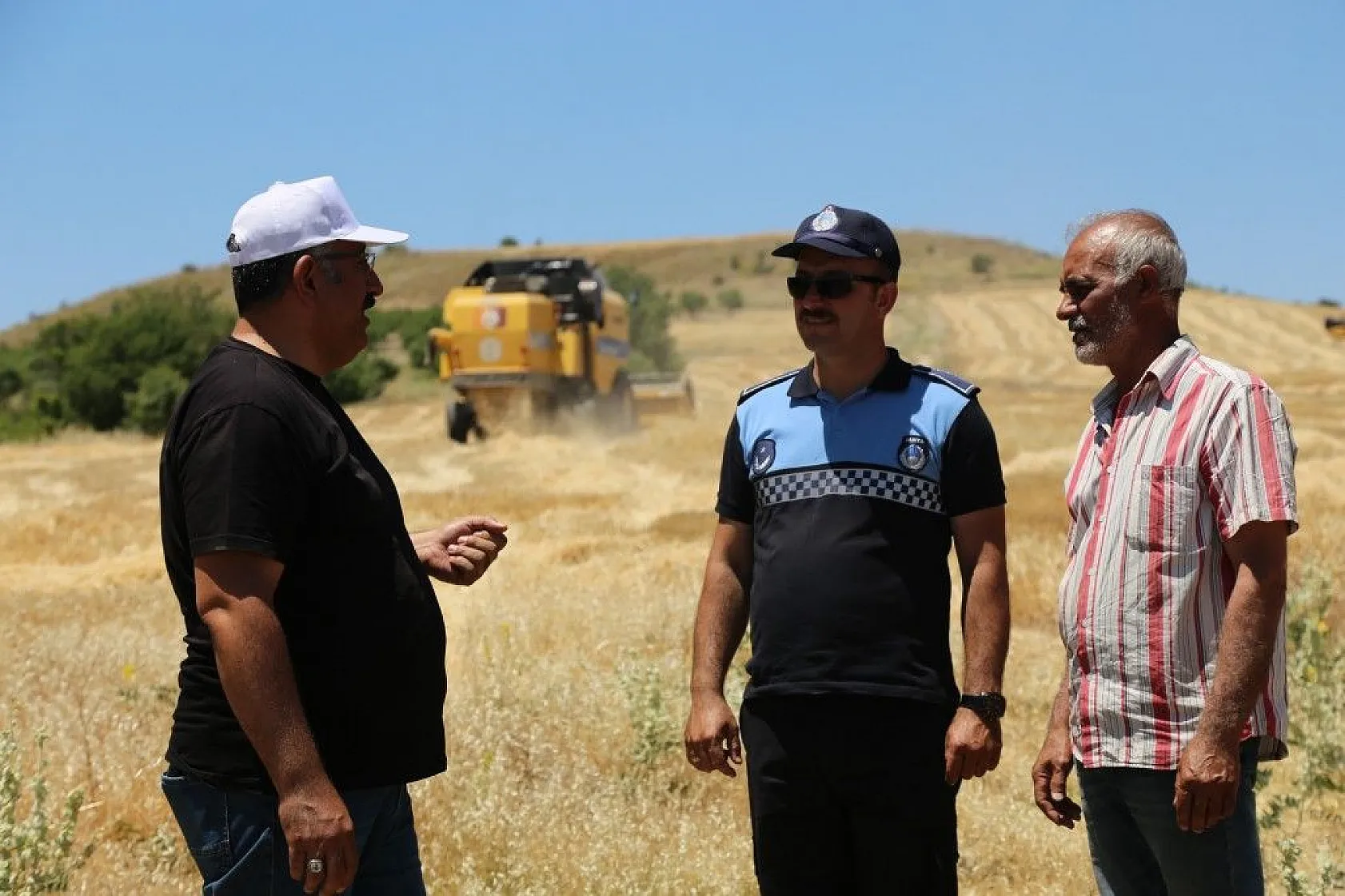 Toplam 600 dönüme arpa eken başkan, hasada başladı