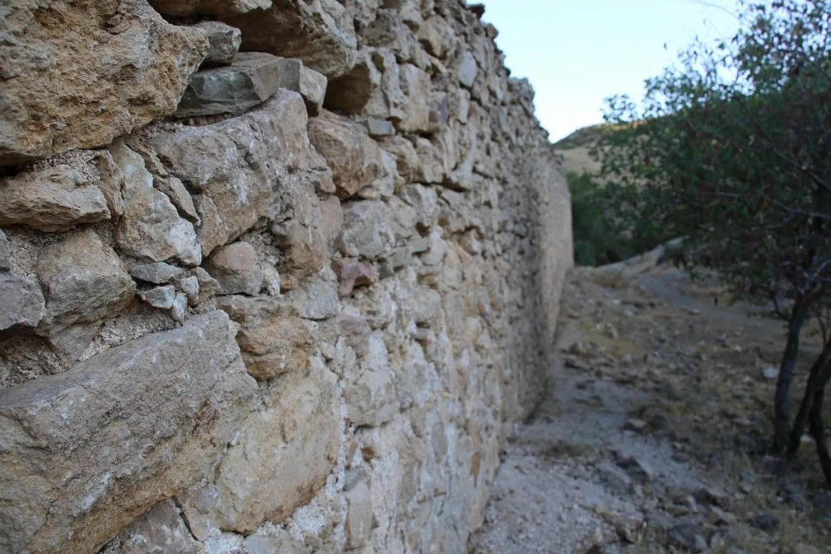 800 yıllık 'Kağtsrahayeats Manastırı' restore edilmeyi bekliyor