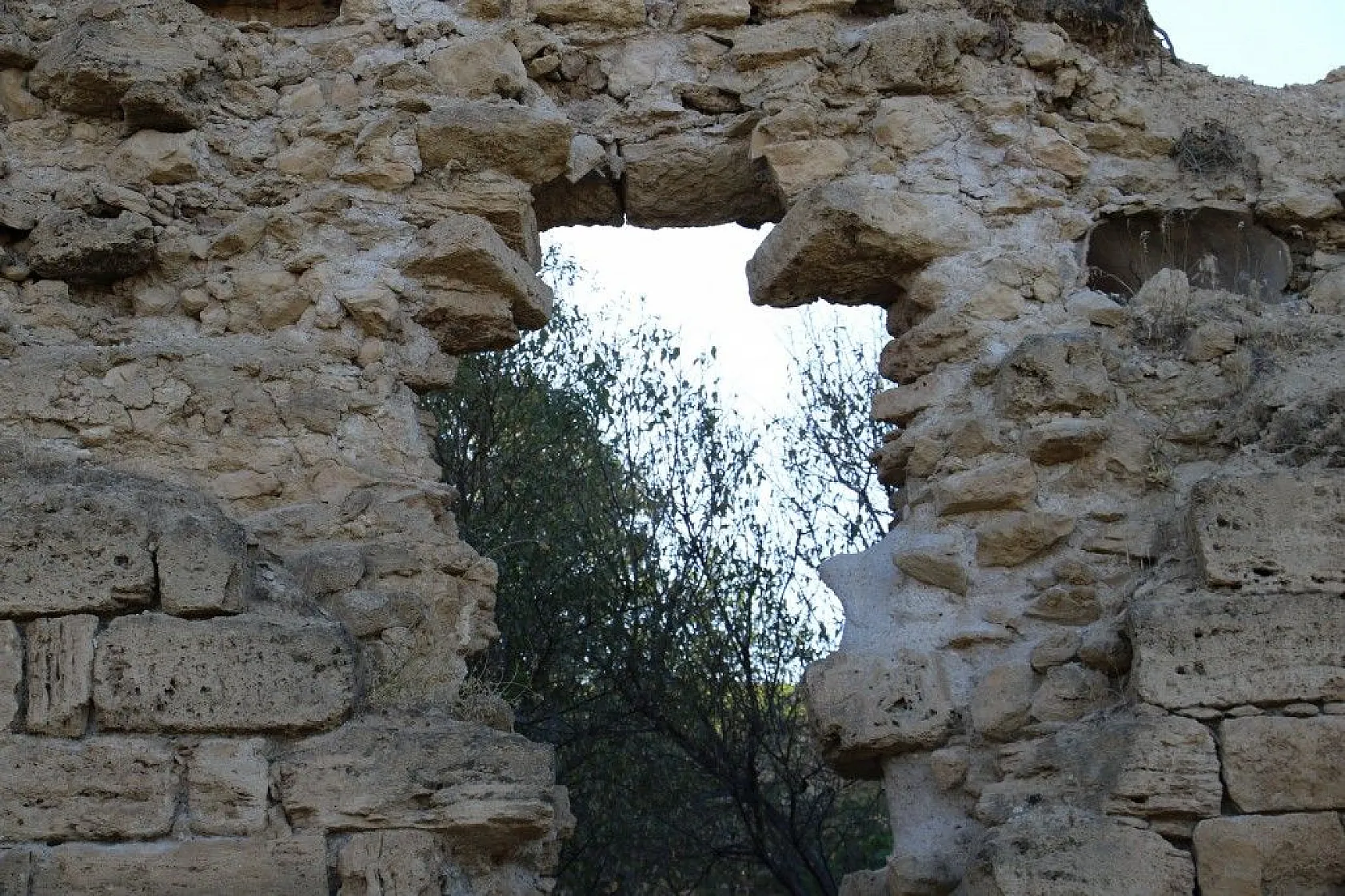 800 yıllık 'Kağtsrahayeats Manastırı' restore edilmeyi bekliyor