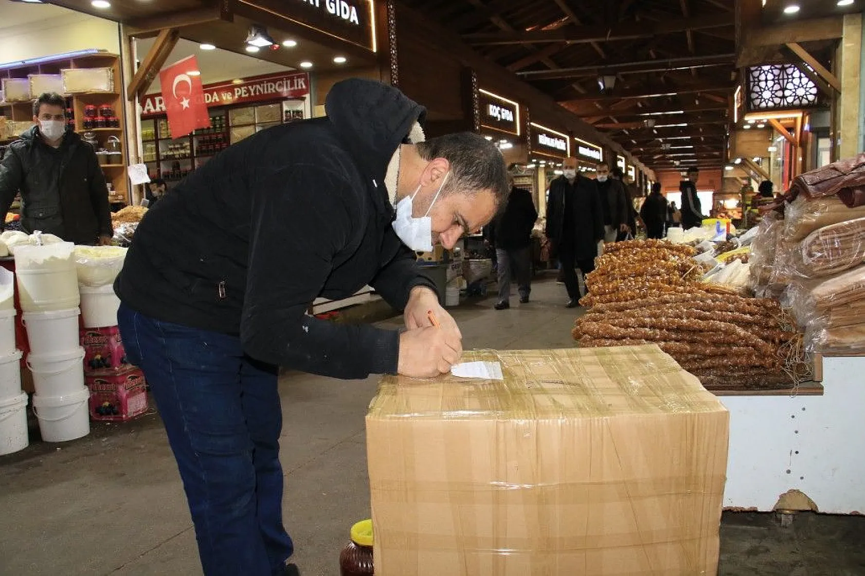 Kapalı Çarşı esnafı online satışa geçti
