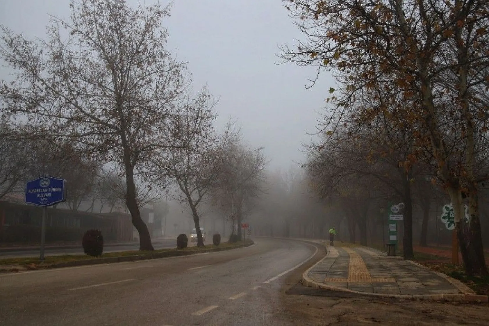 Sessizliğe bürünen Elazığ, sisle kayboldu