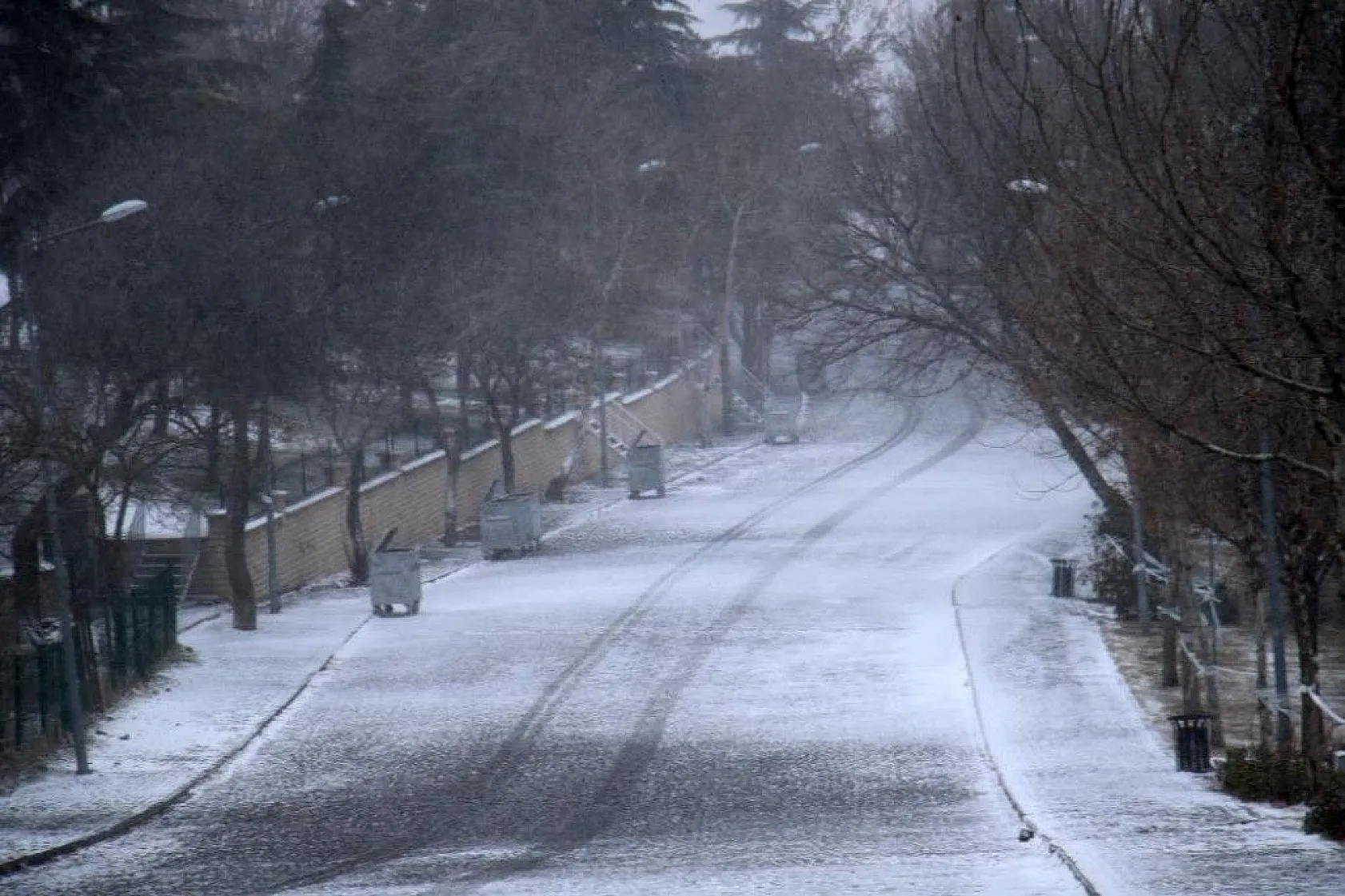 Tarihi mahalle beyaza büründü