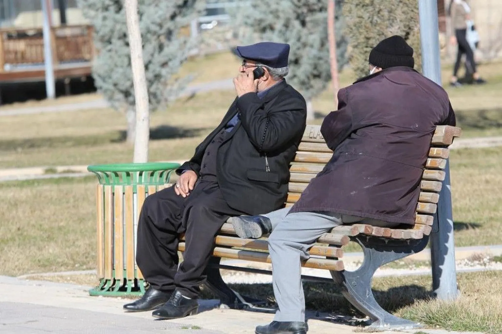 Elazığ'da yasak kalktı... Yaşlılar ve gençler baharın tadını çıkardı