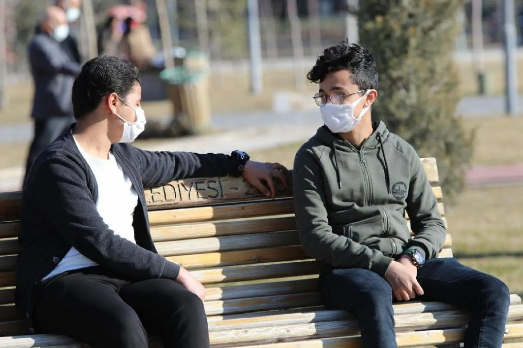 Elazığ'da yasak kalktı... Yaşlılar ve gençler baharın tadını çıkardı