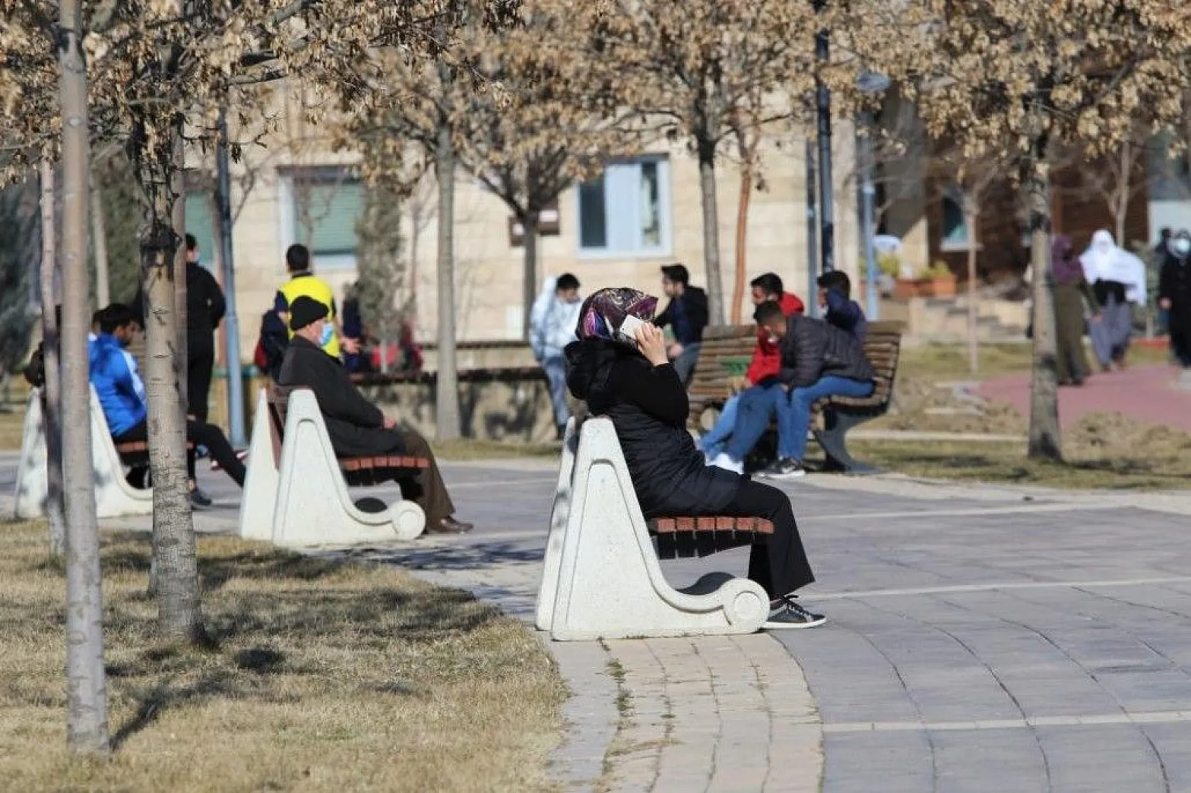 Elazığ'da yasak kalktı... Yaşlılar ve gençler baharın tadını çıkardı