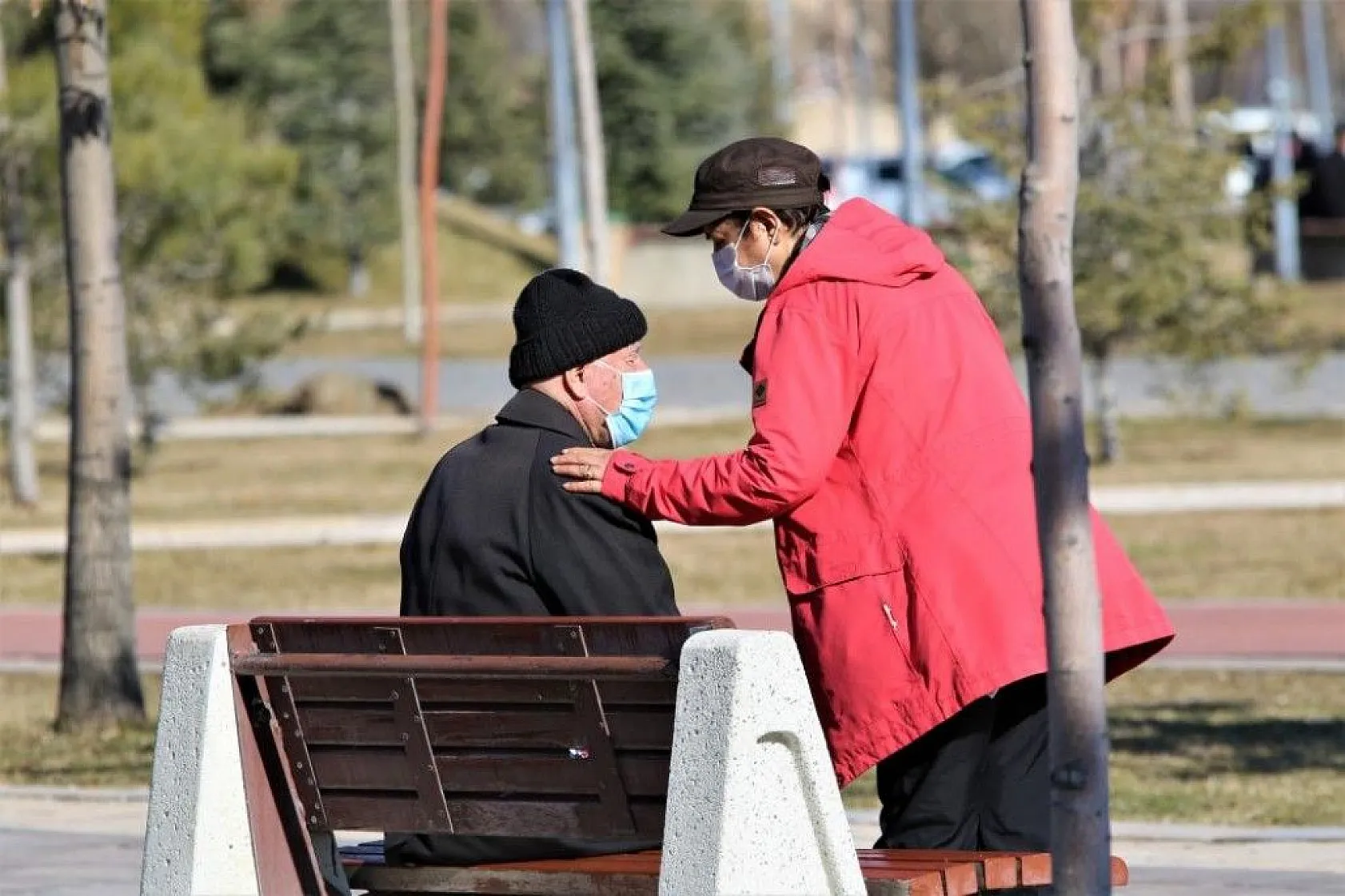 Elazığ'da yasak kalktı... Yaşlılar ve gençler baharın tadını çıkardı