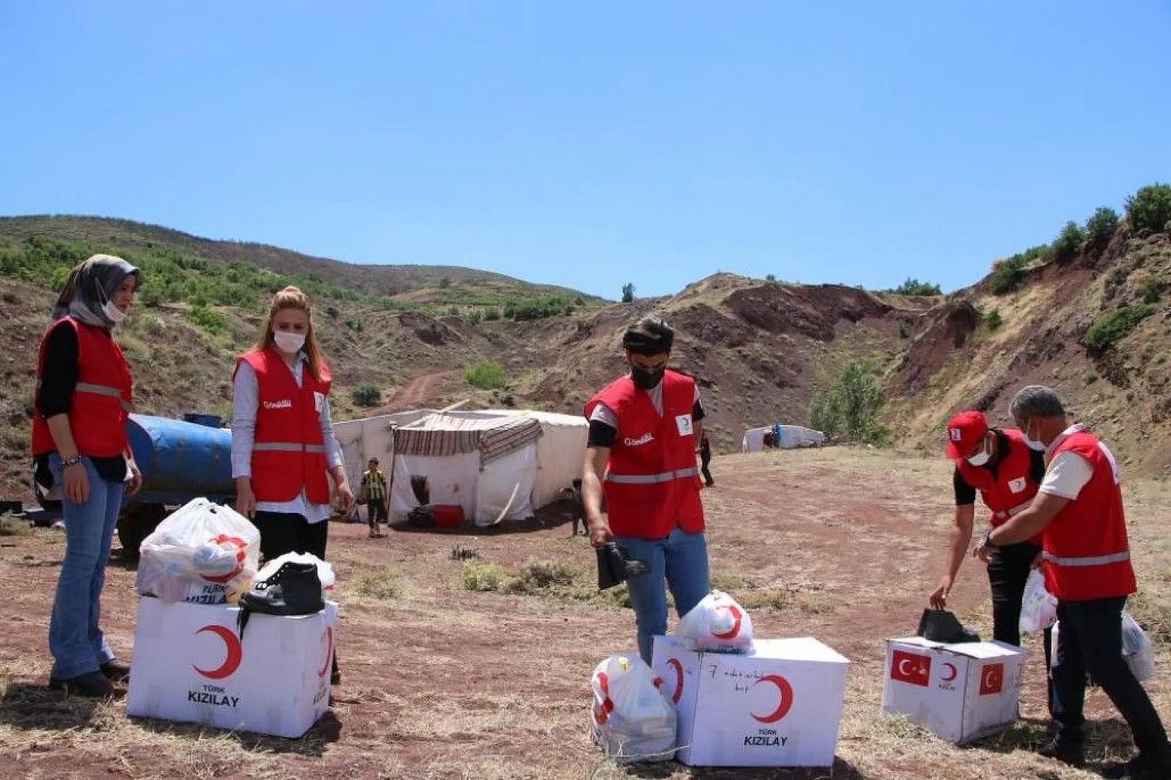 Mangal kömürü işçilerinin çadırda yaşamı başladı