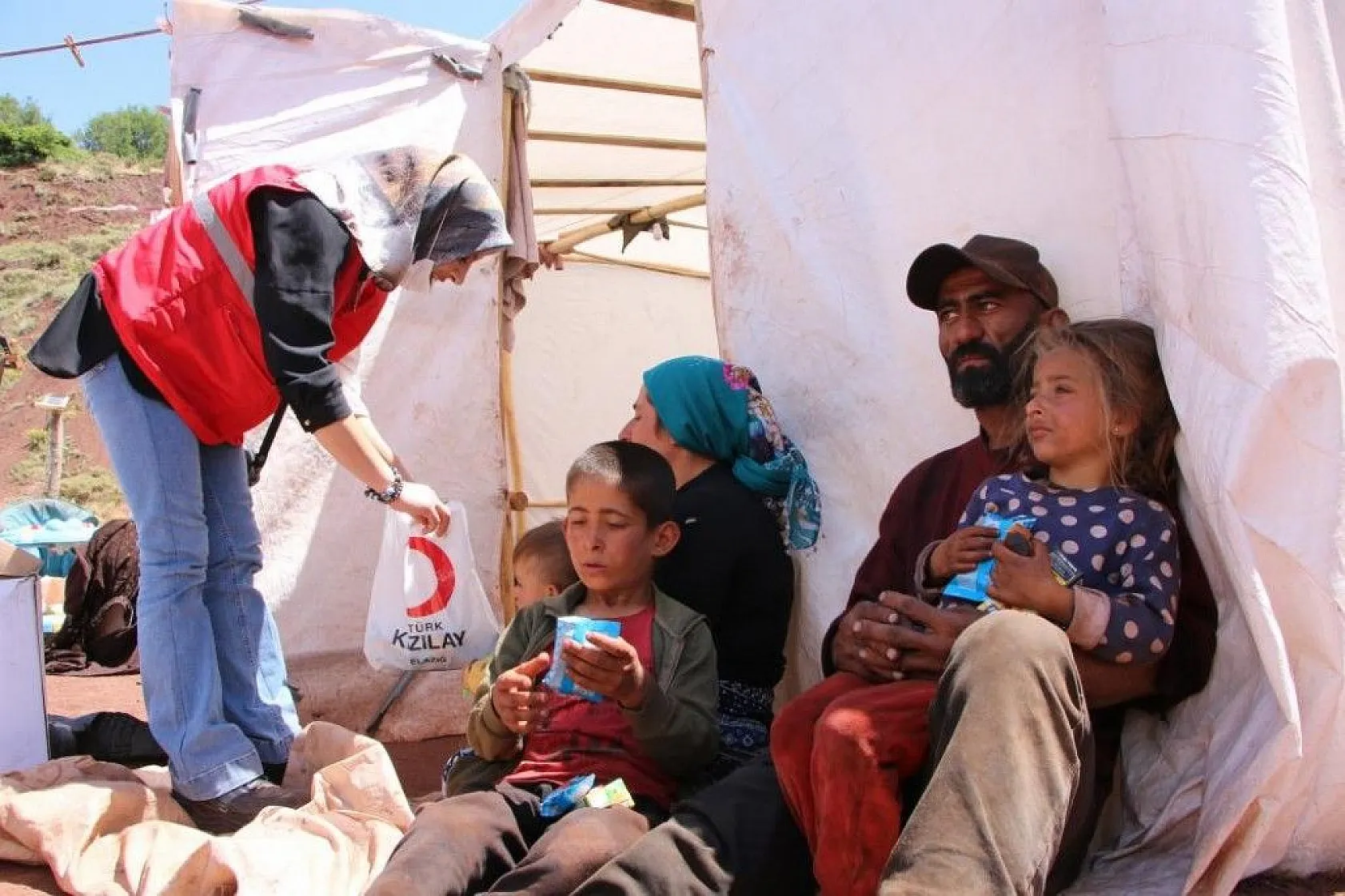 Mangal kömürü işçilerinin çadırda yaşamı başladı