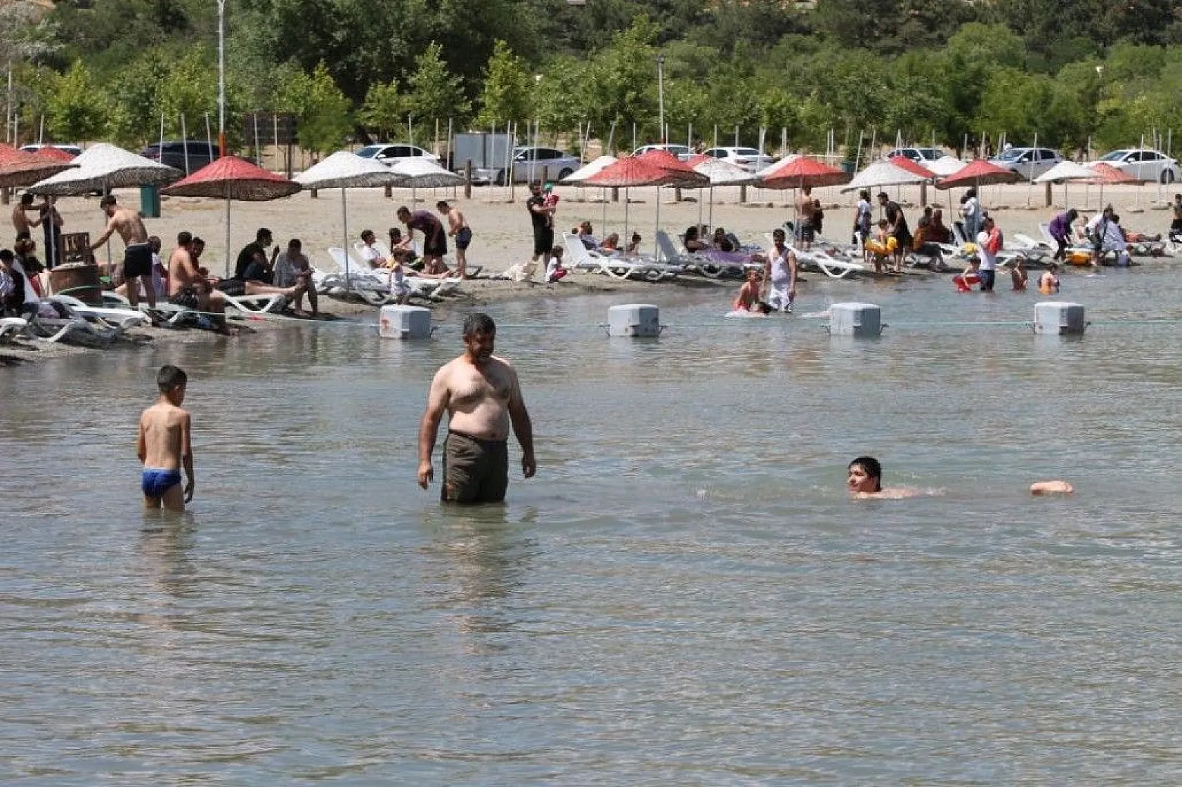 Doğunun gizli denizi Hazar Gölü, misafirlerini ağırlamaya başladı