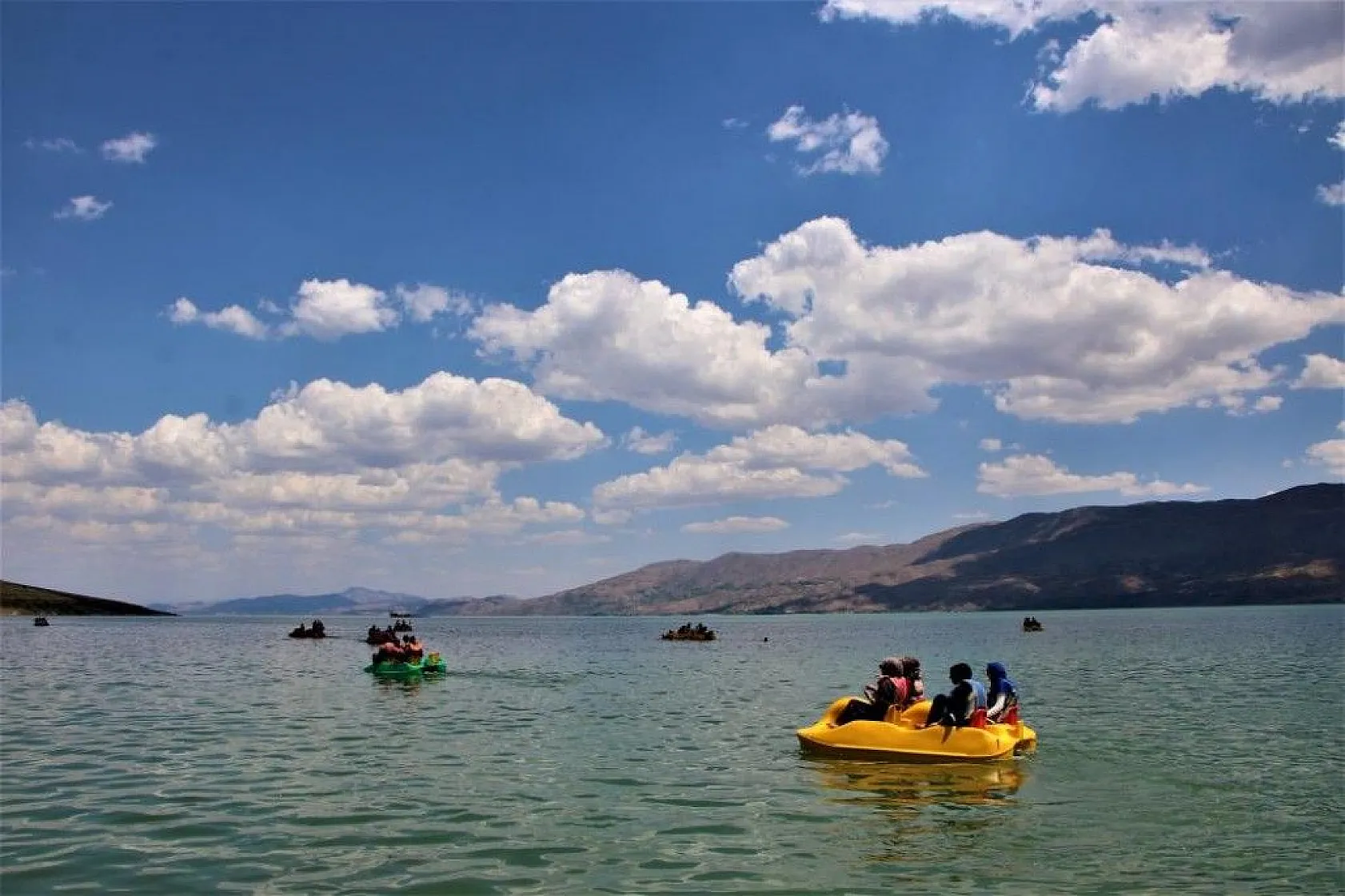 Doğu'nun gizli denizi 'Hazar Gölü' tatilcilerin akınına uğradı