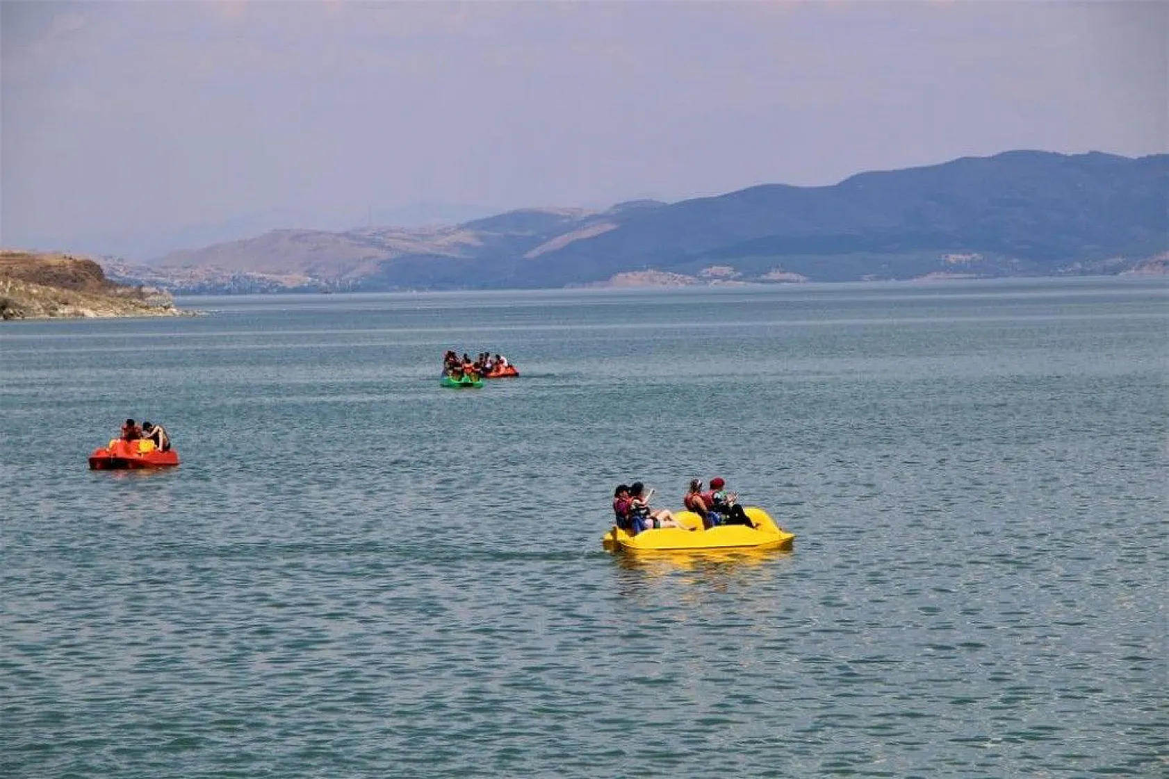 Doğu'nun gizli denizi 'Hazar Gölü' tatilcilerin akınına uğradı