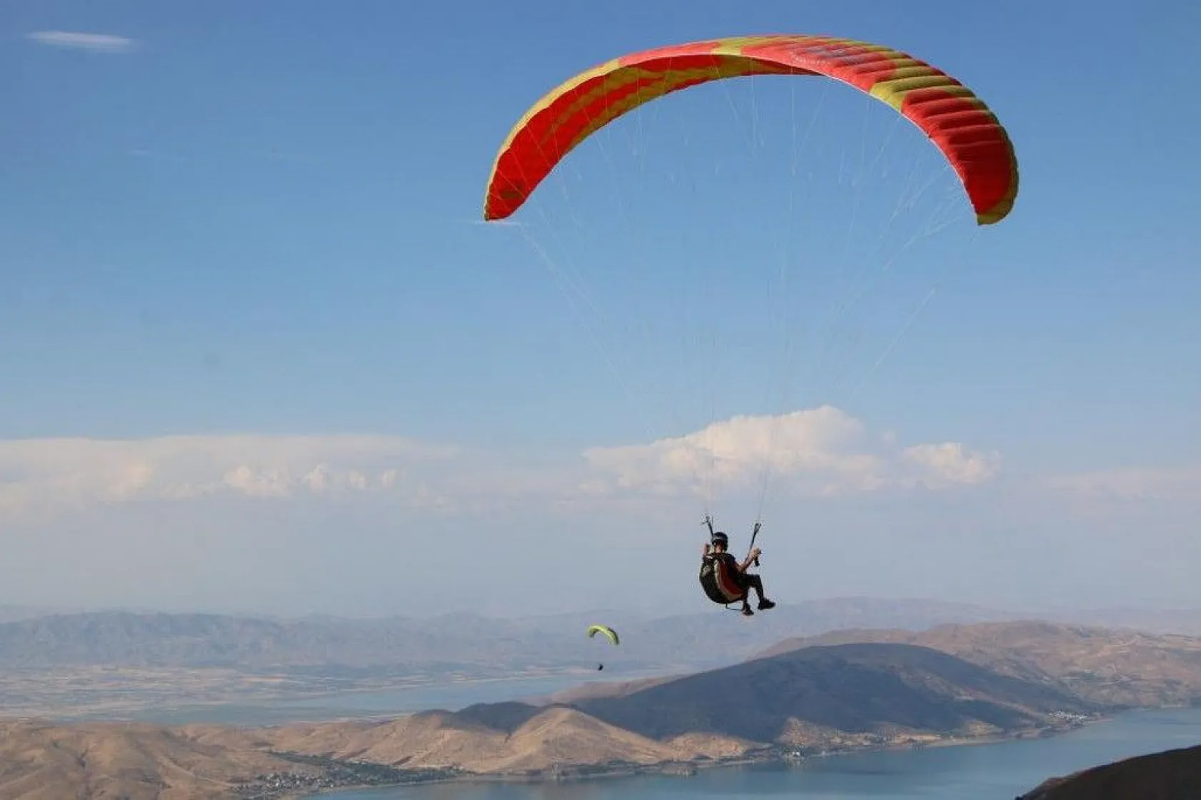 Yamaç paraşütçülerinin gözde mekanı Hazarbaba Dağı