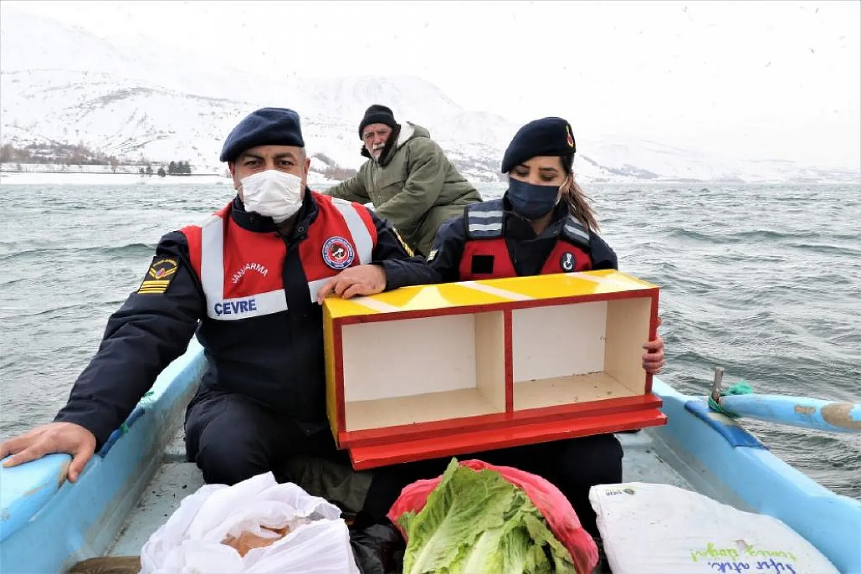 Jandarma, Tavşan Adası'nın uzun kulaklı sakinlerini unutmadı