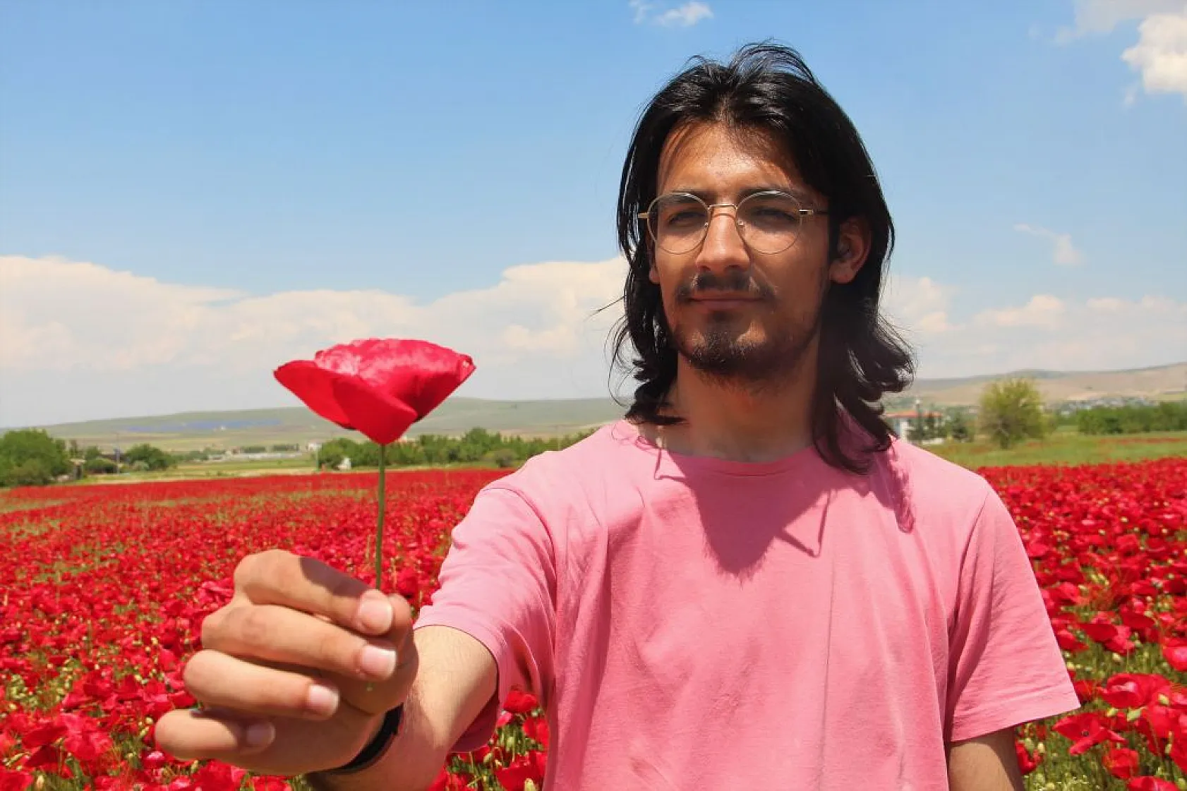 Gelincik tarlası görenleri mest etti