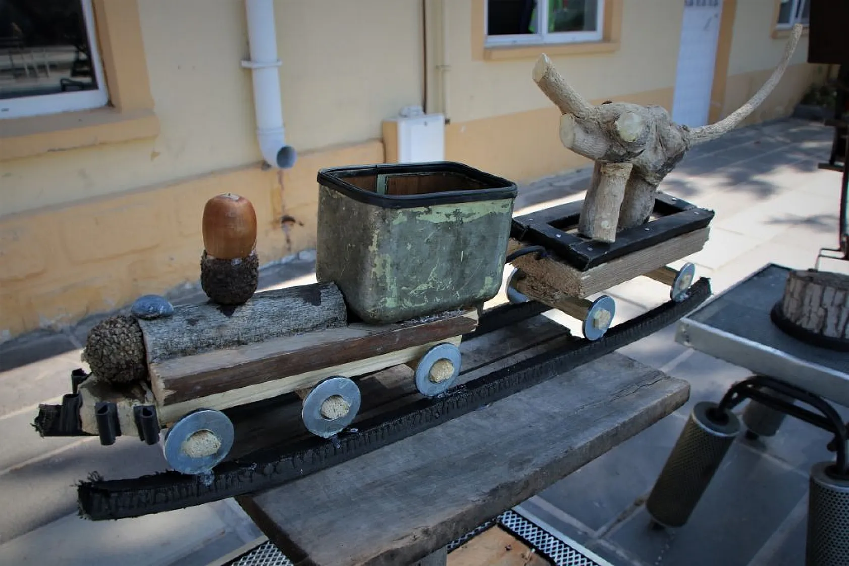 Atık malzemelerden sanat eserine