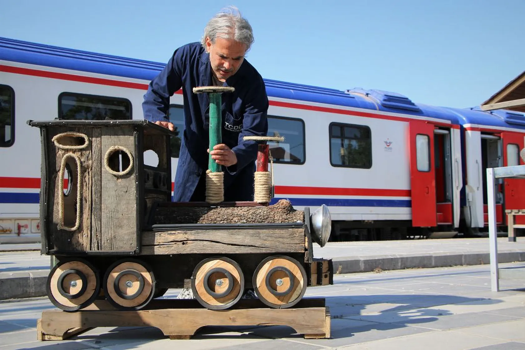 Atık malzemelerden sanat eserine