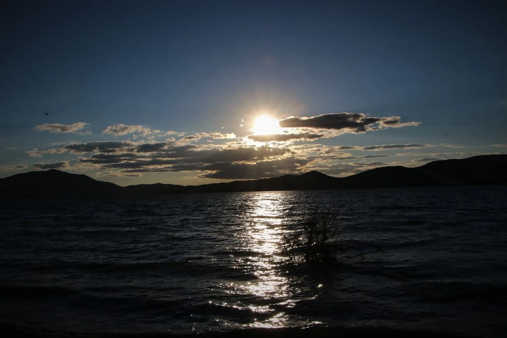 Hazar Gölü'nde eşsiz günbatımı