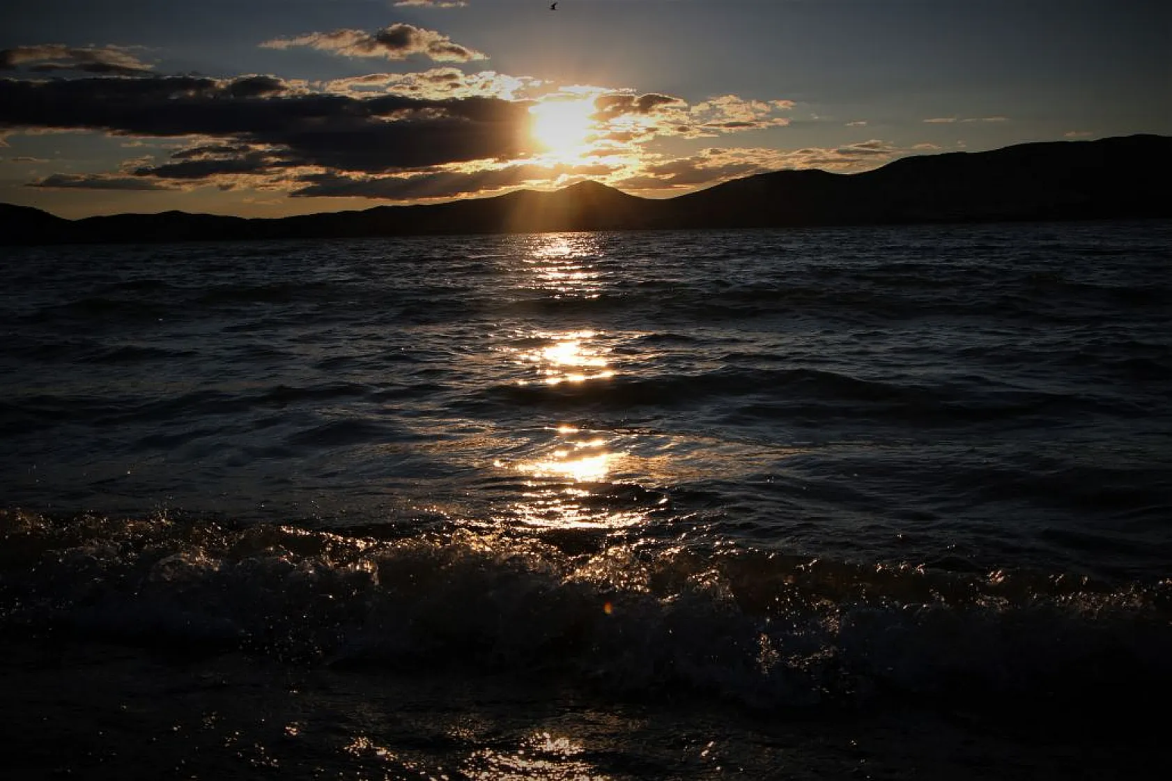 Hazar Gölü'nde eşsiz günbatımı