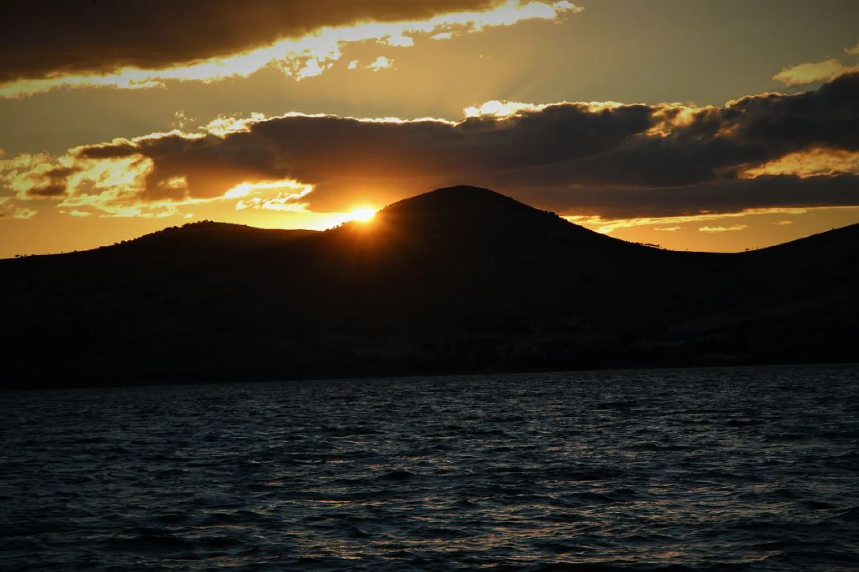 Hazar Gölü'nde eşsiz günbatımı