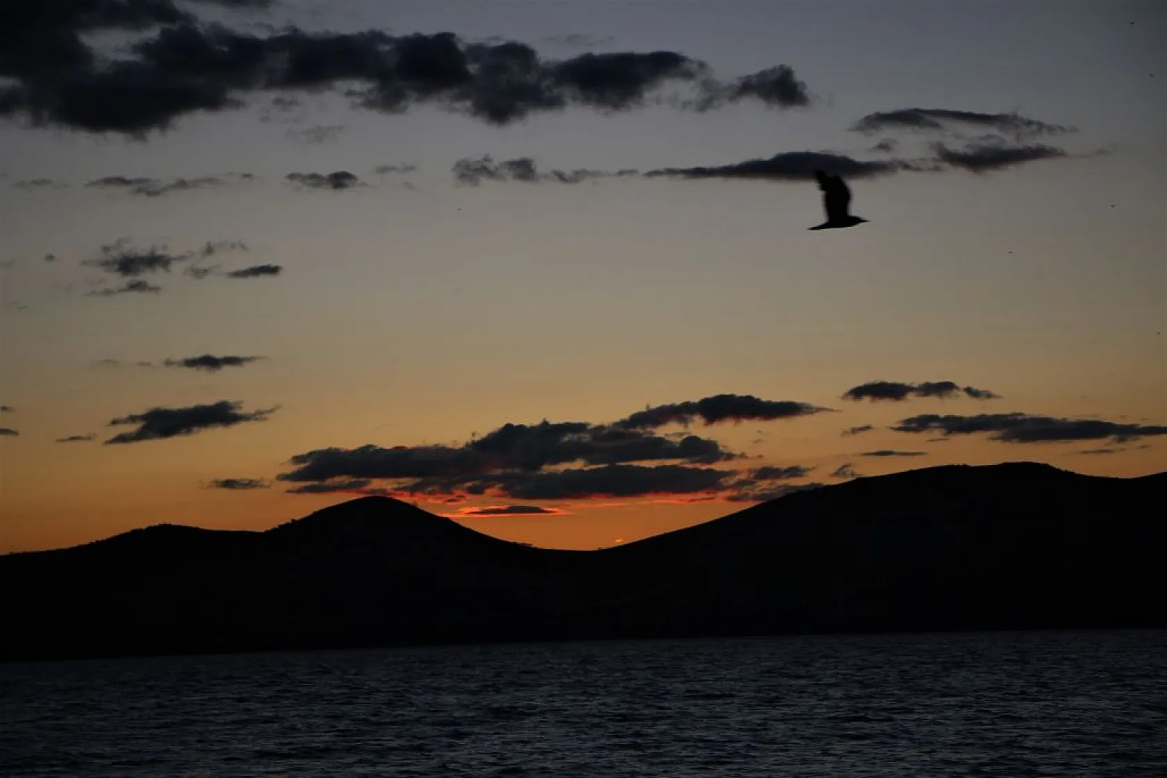 Hazar Gölü'nde eşsiz günbatımı