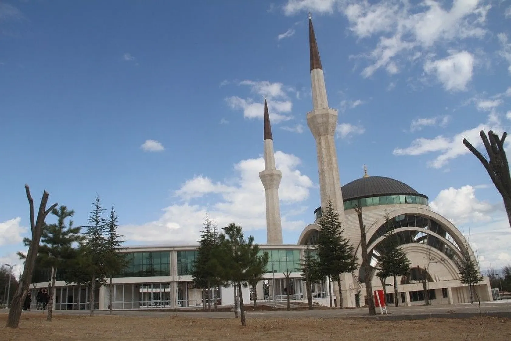 'Hilal' mimarili camiden fotoğraflar