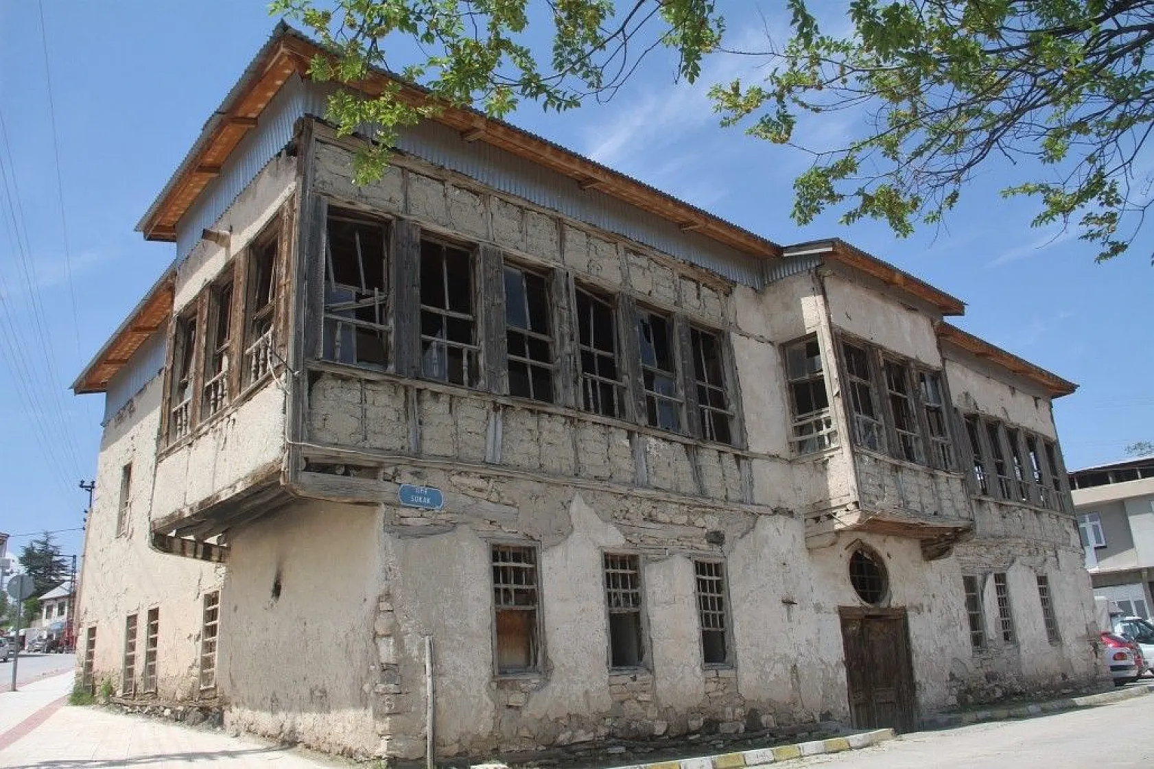 Elazığ'da bulunan 125 yıllık tarihi konaktan fotoğraflar