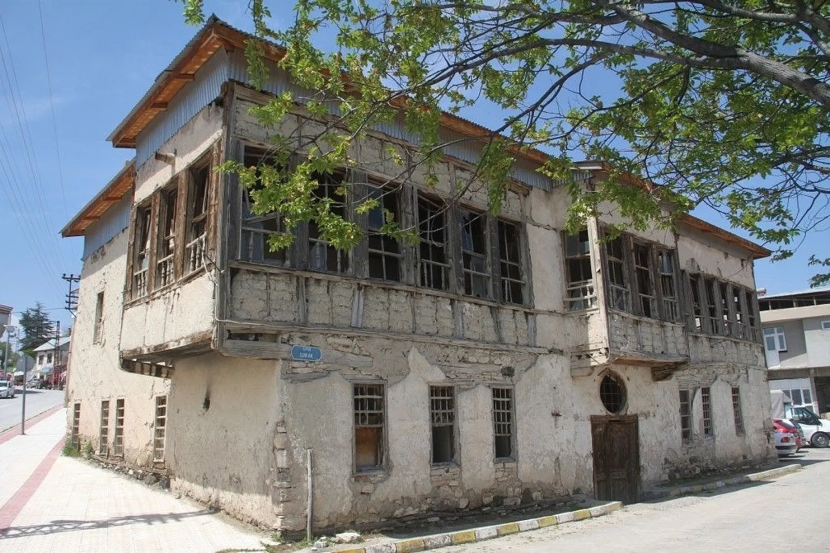 Elazığ'da bulunan 125 yıllık tarihi konaktan fotoğraflar