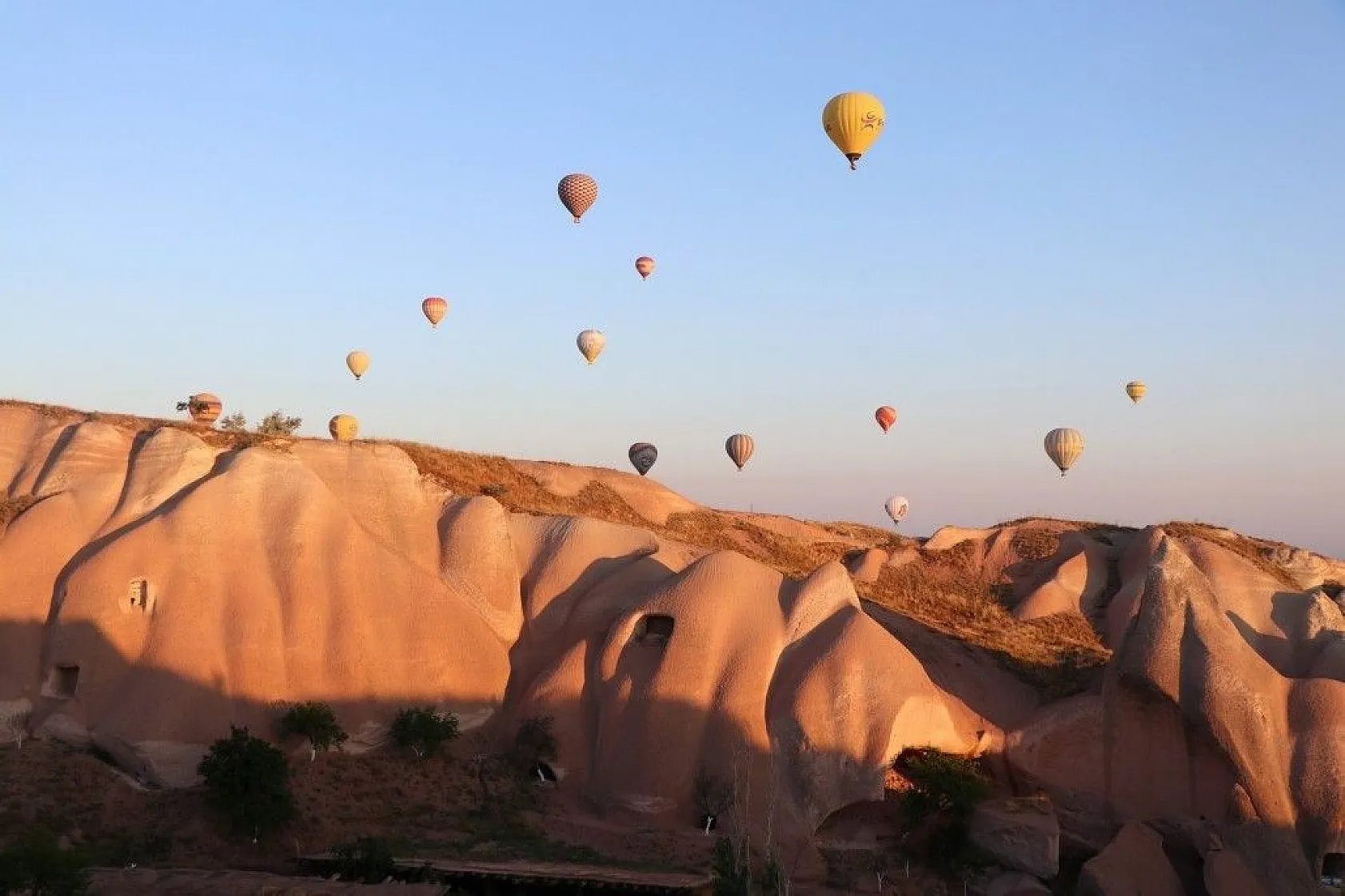 Kapadokya'da balonların gökyüzünde muhteşem dansı