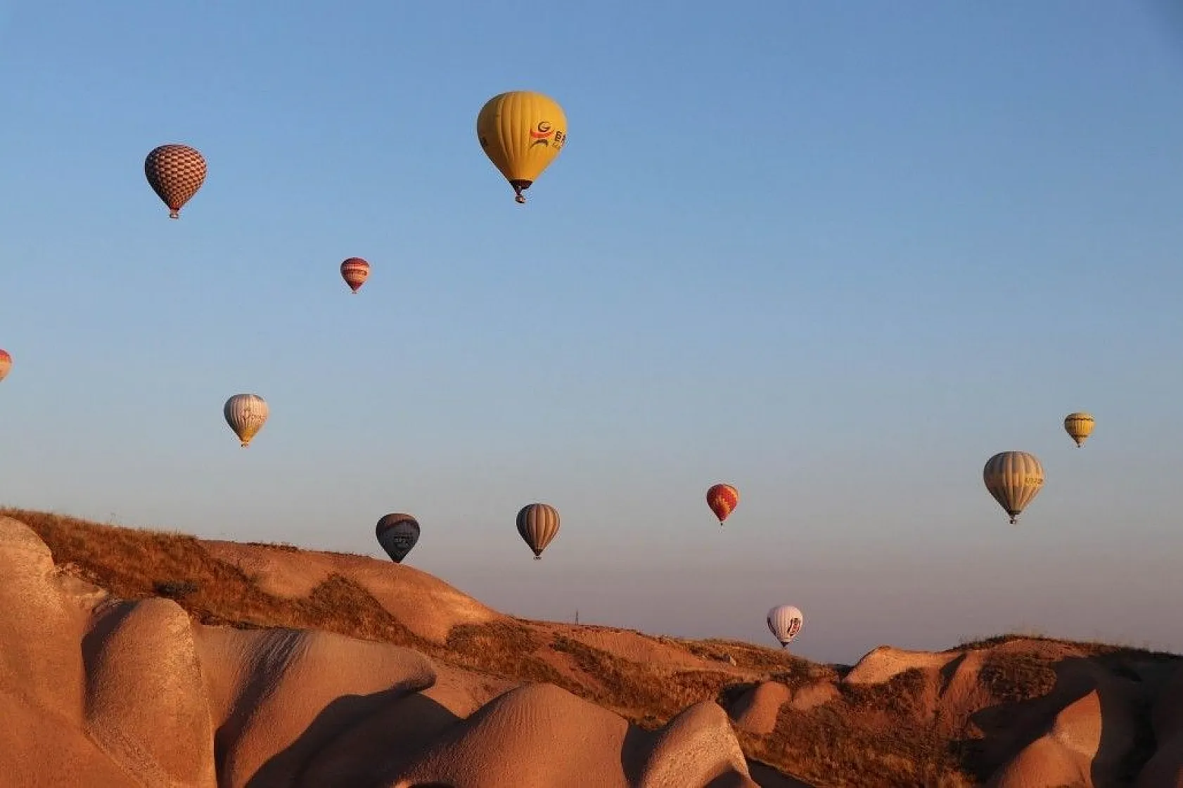 Kapadokya'da balonların gökyüzünde muhteşem dansı