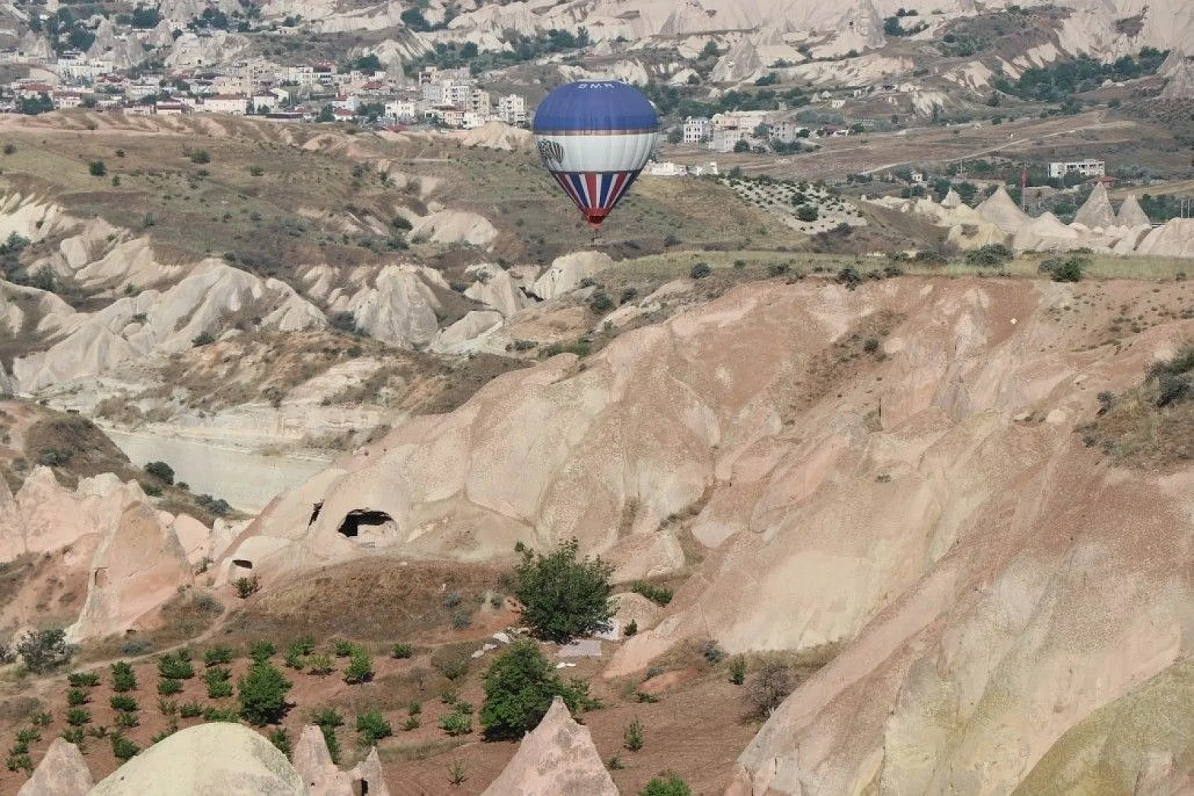 Kapadokya'da balonların gökyüzünde muhteşem dansı