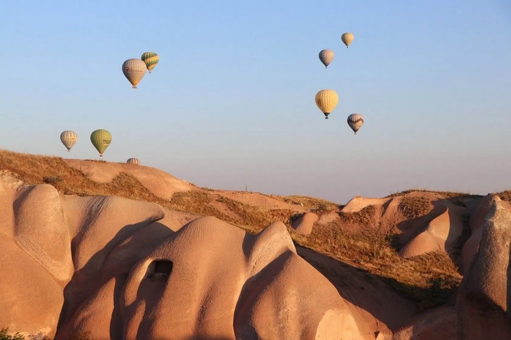 Kapadokya'da balonların gökyüzünde muhteşem dansı