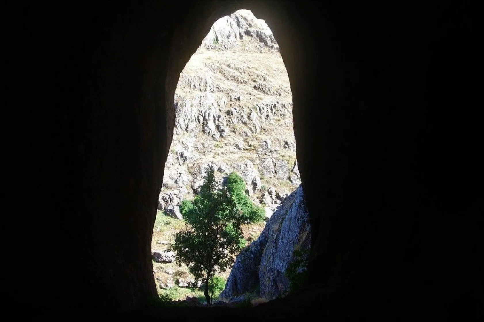 Deve Mağarası ve Ölbe Vadisi güzelliği ile dikkat çekiyor