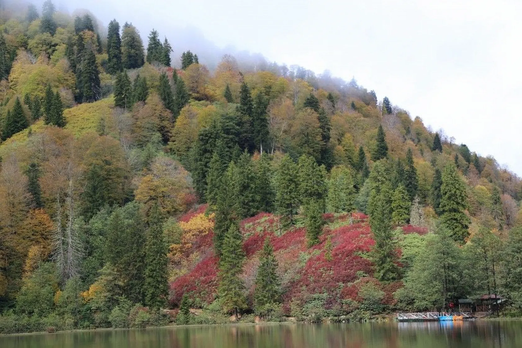 Borçka Karagöl'ün büyüleyen sonbahar güzelliği