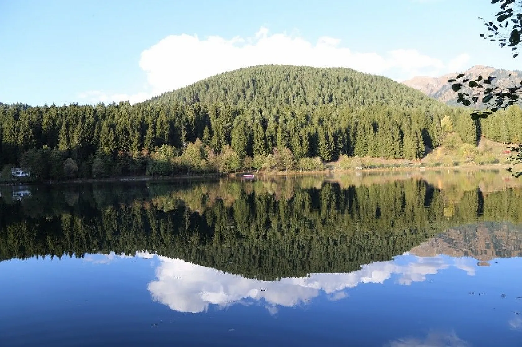 Fotoğraf tutkunları sonbaharda sakin şehir Şavşat'a akın ediyor