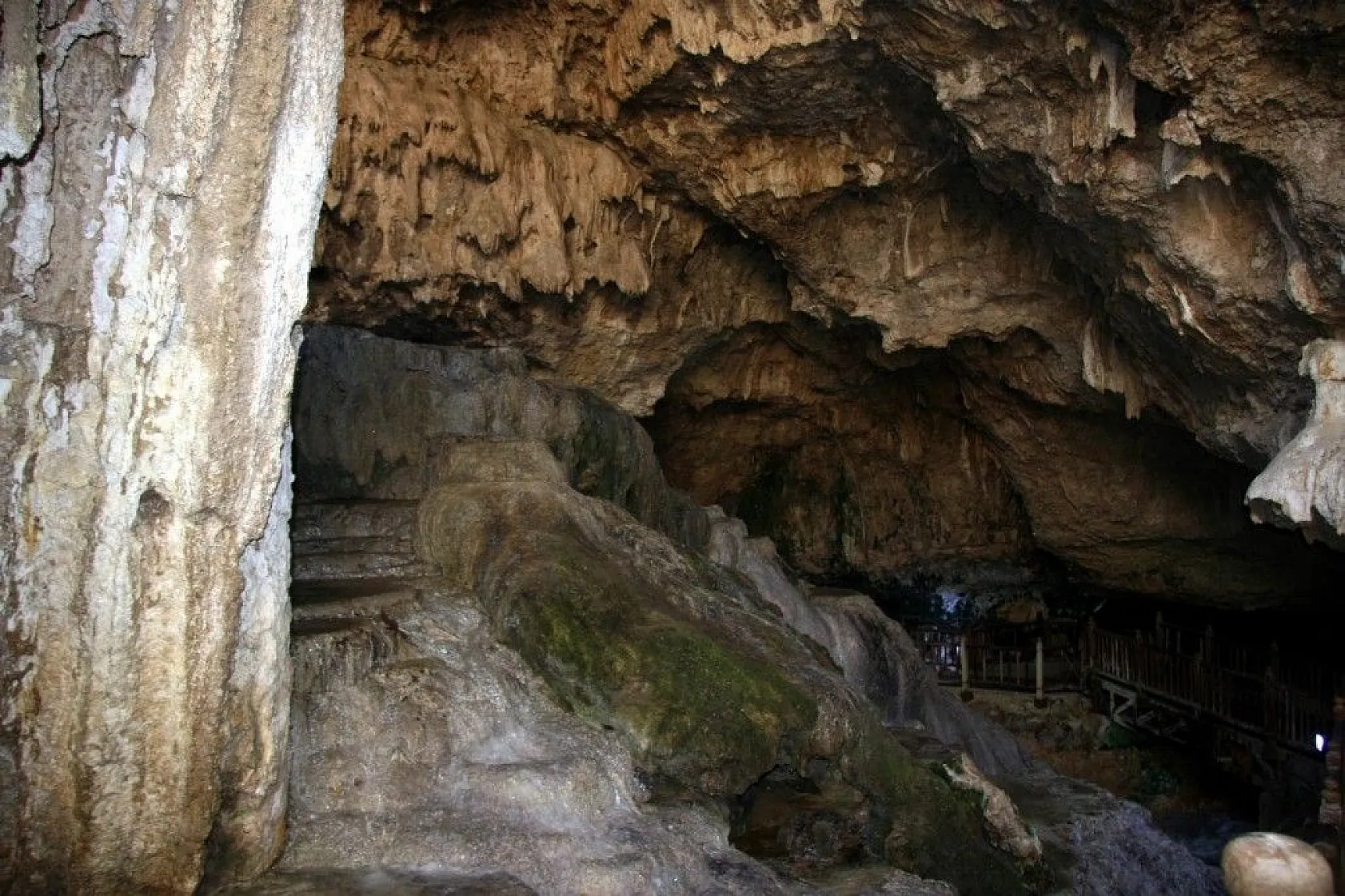 Yer altındaki beyaz cennet Kaklık Mağarası ziyaretçilerini bekliyor