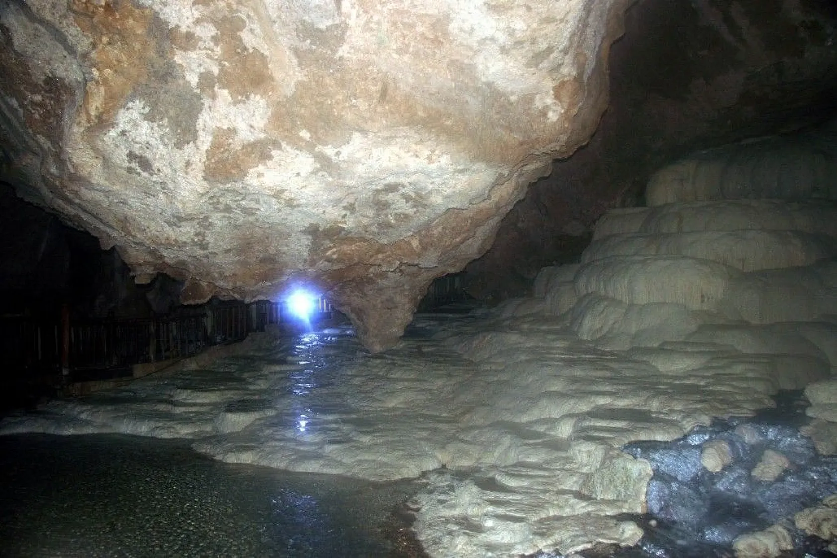 Yer altındaki beyaz cennet Kaklık Mağarası ziyaretçilerini bekliyor