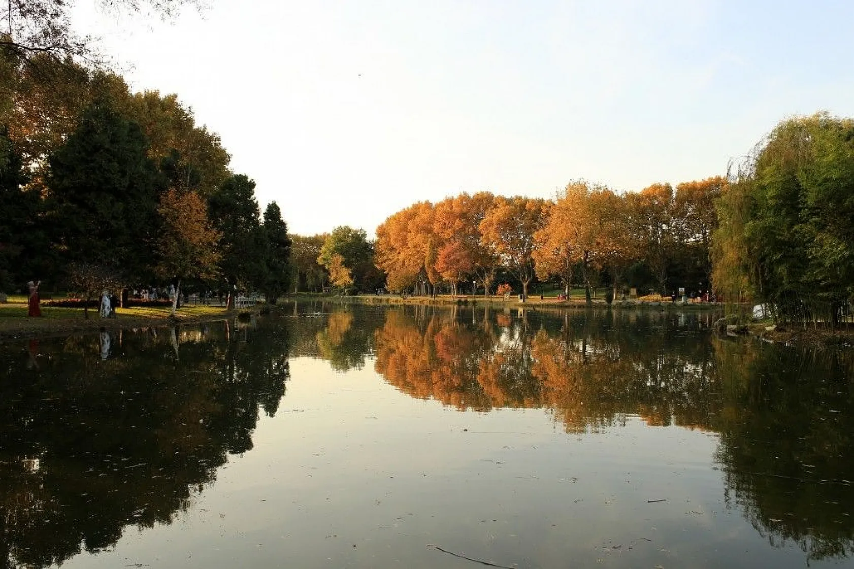 Botanik Park'ta kartpostallık sonbahar manzaraları
